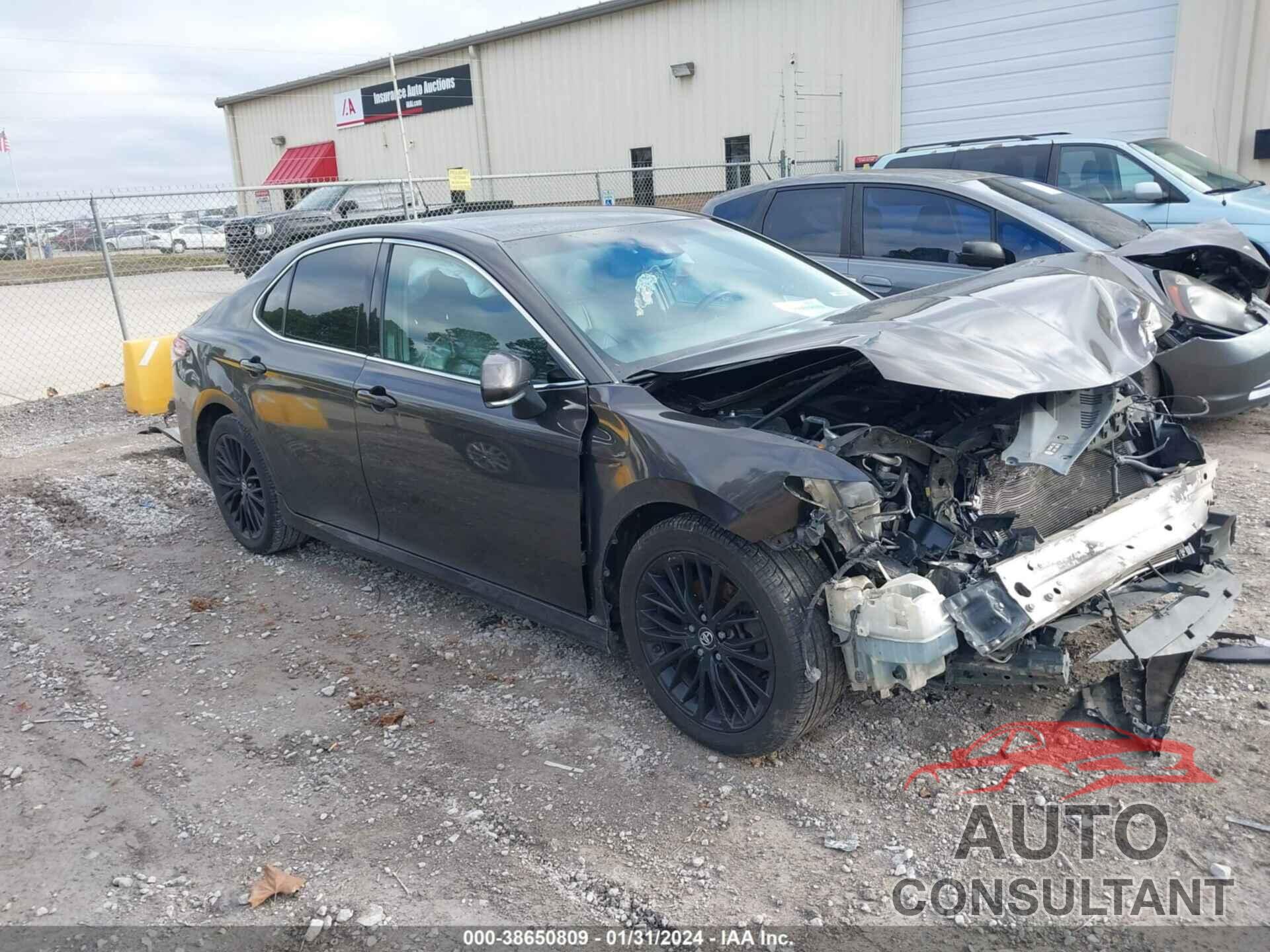 TOYOTA CAMRY 2018 - 4T1B11HK9JU054694
