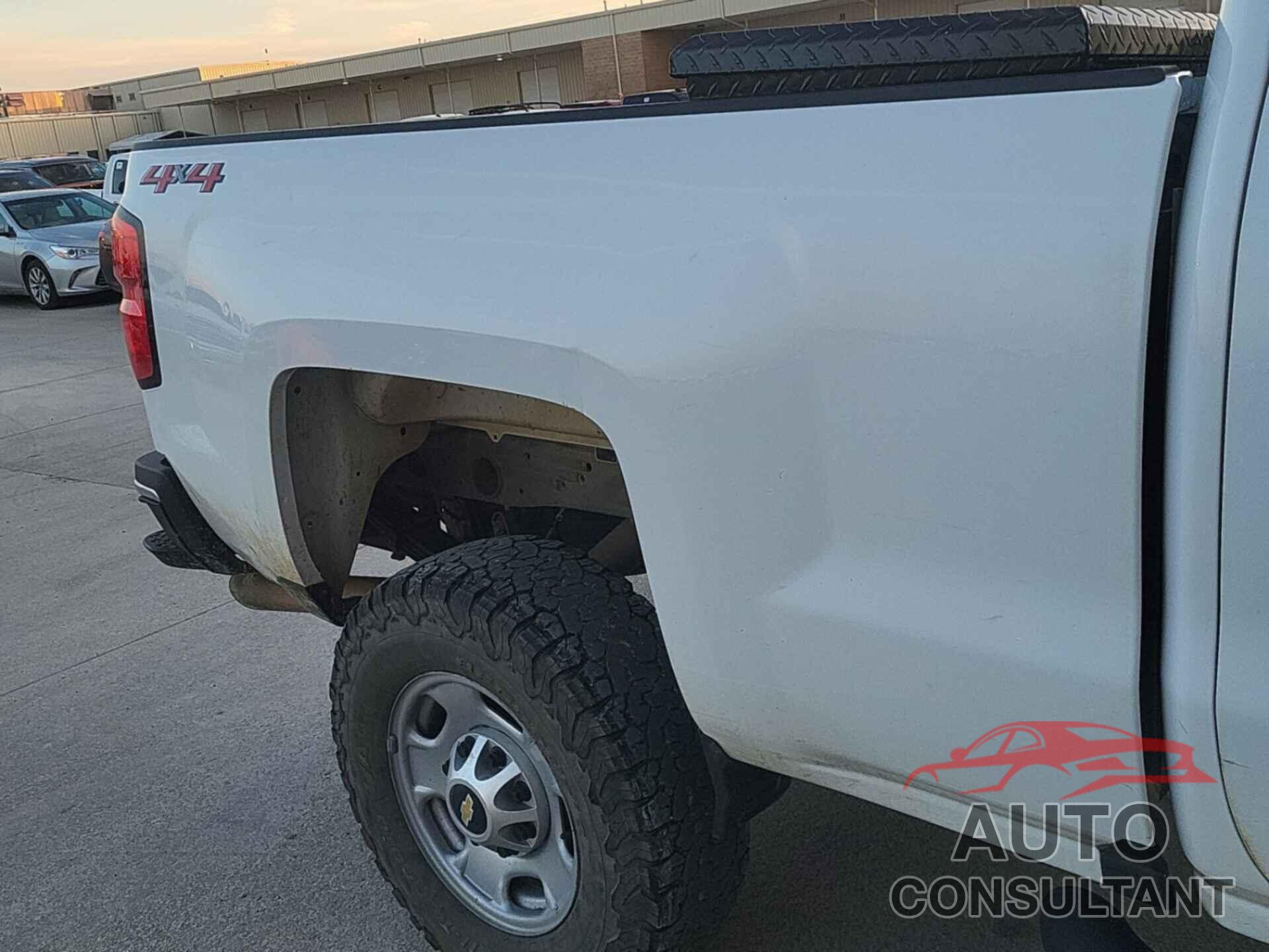 CHEVROLET SILVERADO 2018 - 1GC2KUEG0JZ235351