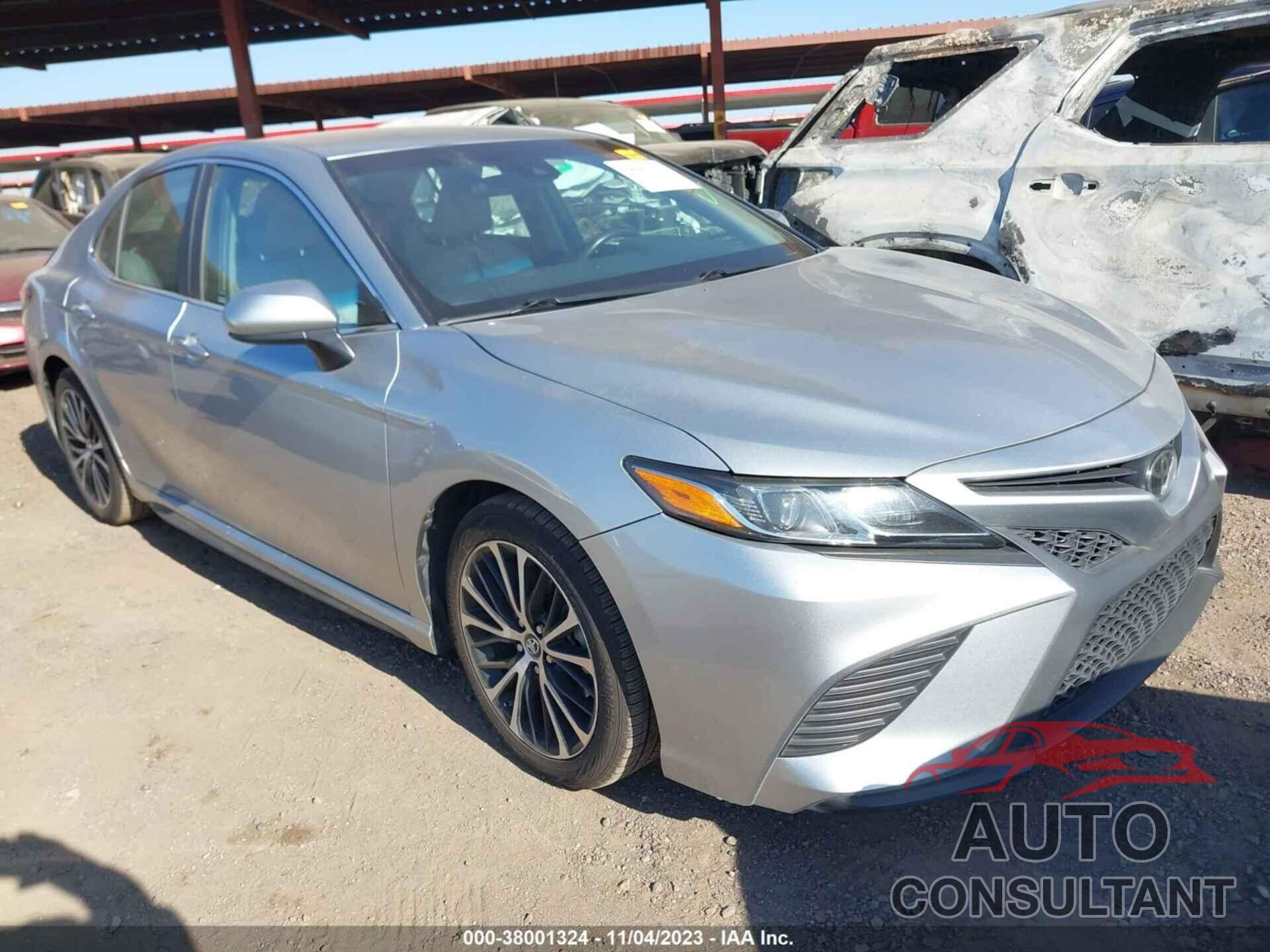 TOYOTA CAMRY 2018 - 4T1B11HK1JU532140