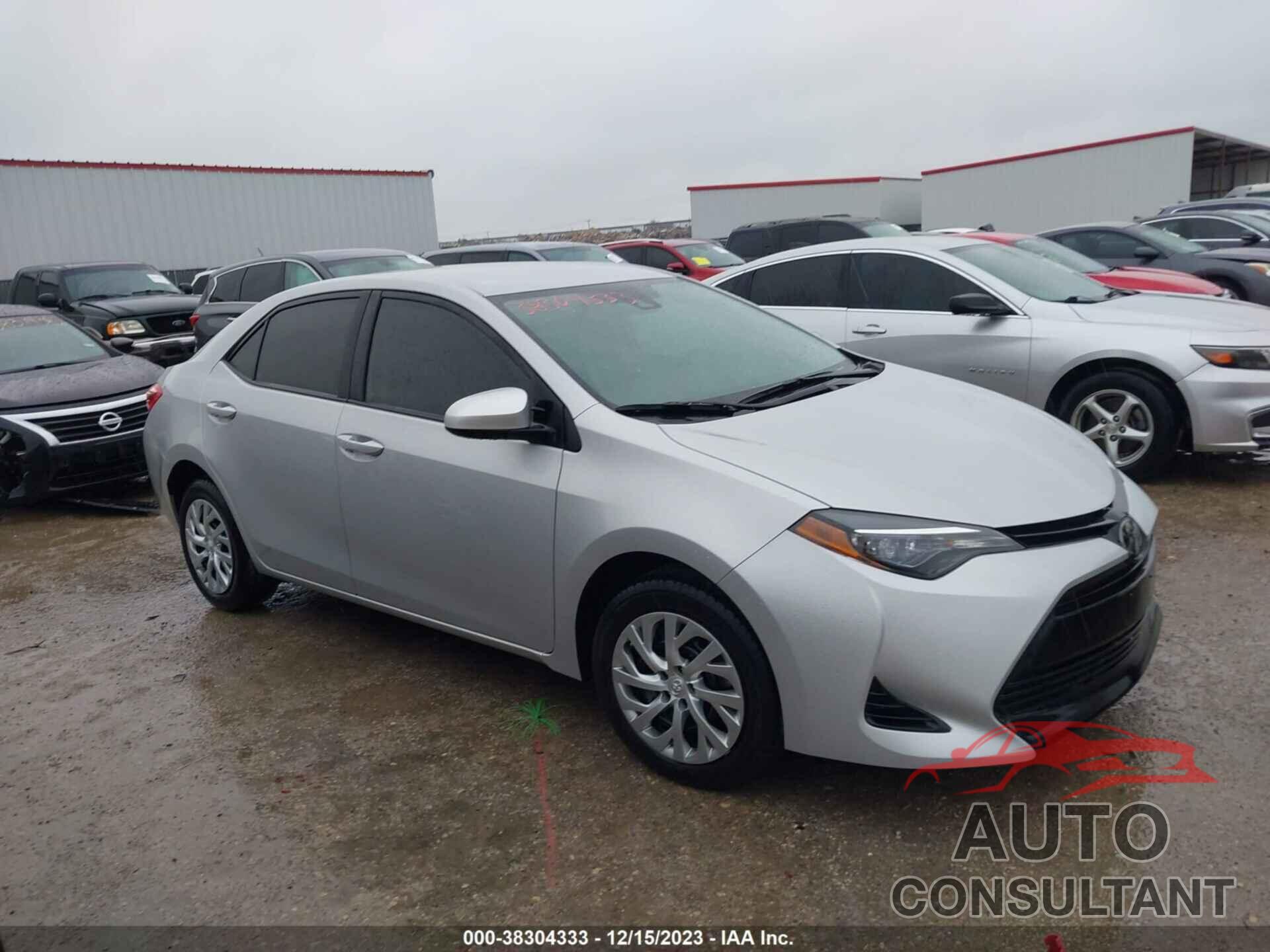 TOYOTA COROLLA 2018 - 5YFBURHE4JP839447