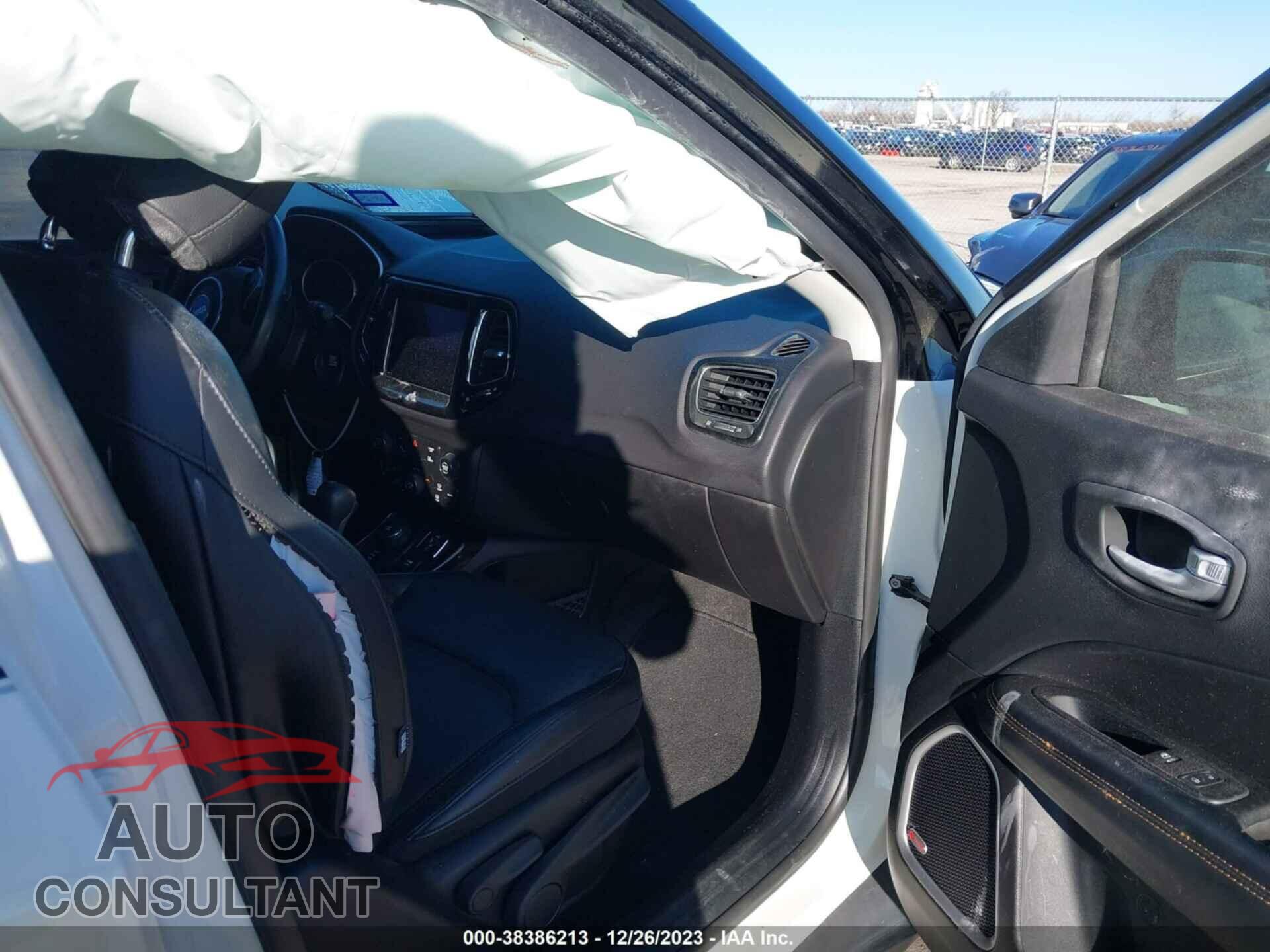 JEEP COMPASS 2018 - 3C4NJDCB7JT100687