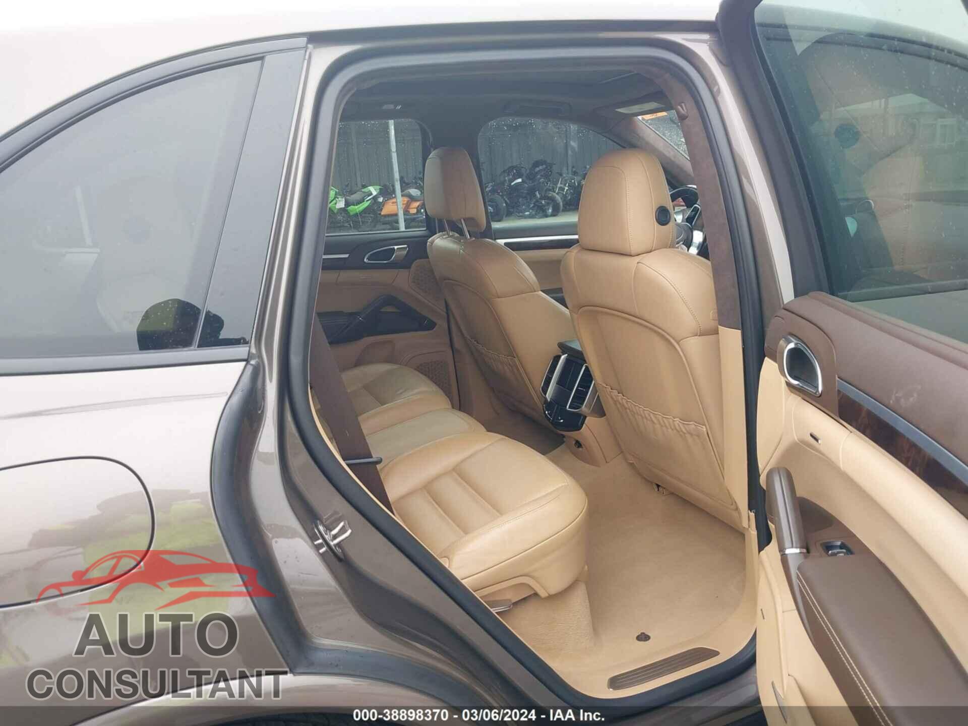 PORSCHE CAYENNE 2016 - WP1AD2A22GLA71308