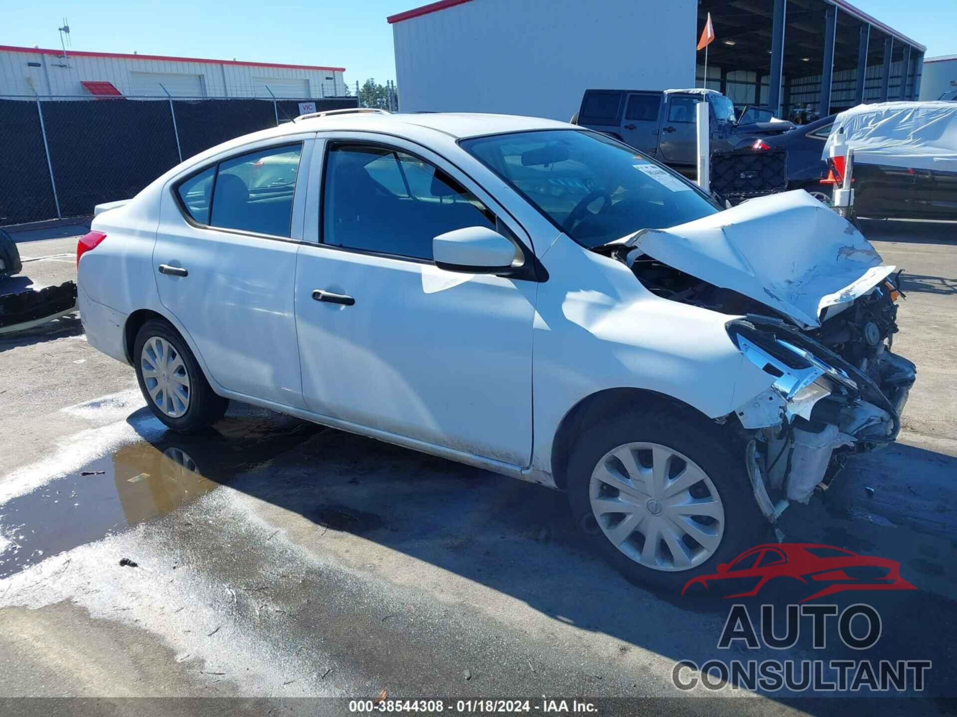 NISSAN VERSA 2018 - 3N1CN7AP2JL836029