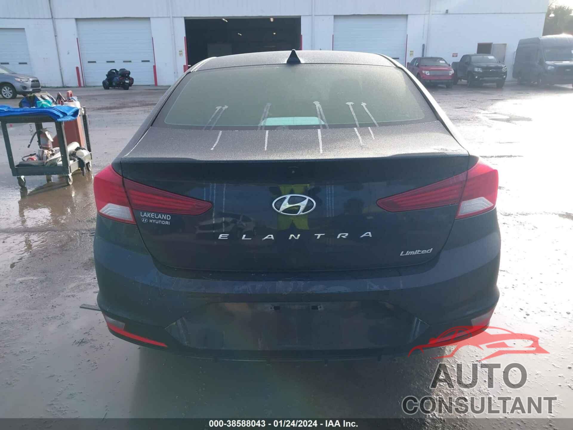 HYUNDAI ELANTRA 2019 - KMHD84LF8KU806841