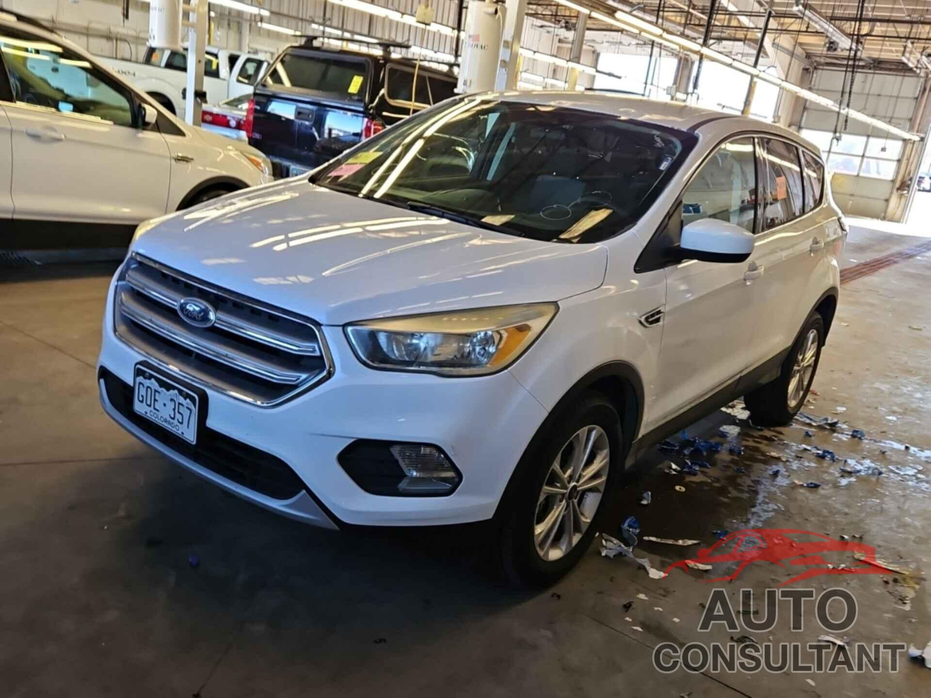FORD ESCAPE 2017 - 1FMCU9GD5HUD78703