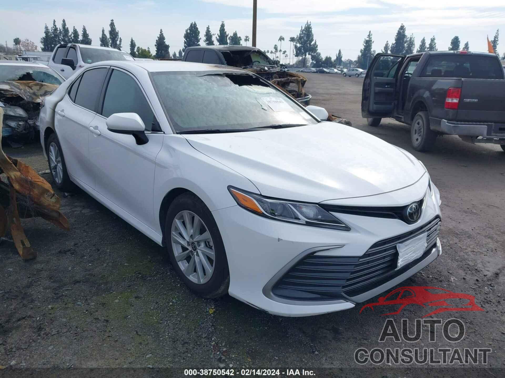TOYOTA CAMRY 2022 - 4T1C11AK9NU697132