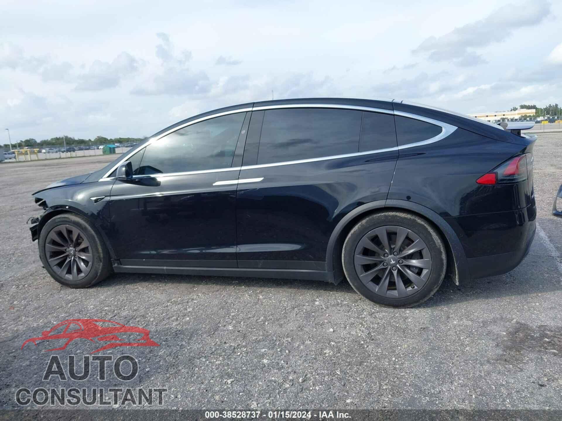 TESLA MODEL X 2018 - 5YJXCBE26JF123400
