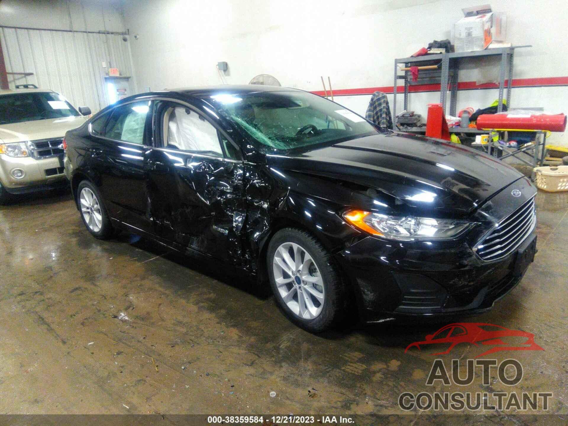 FORD FUSION HYBRID 2019 - 3FA6P0LU3KR255271