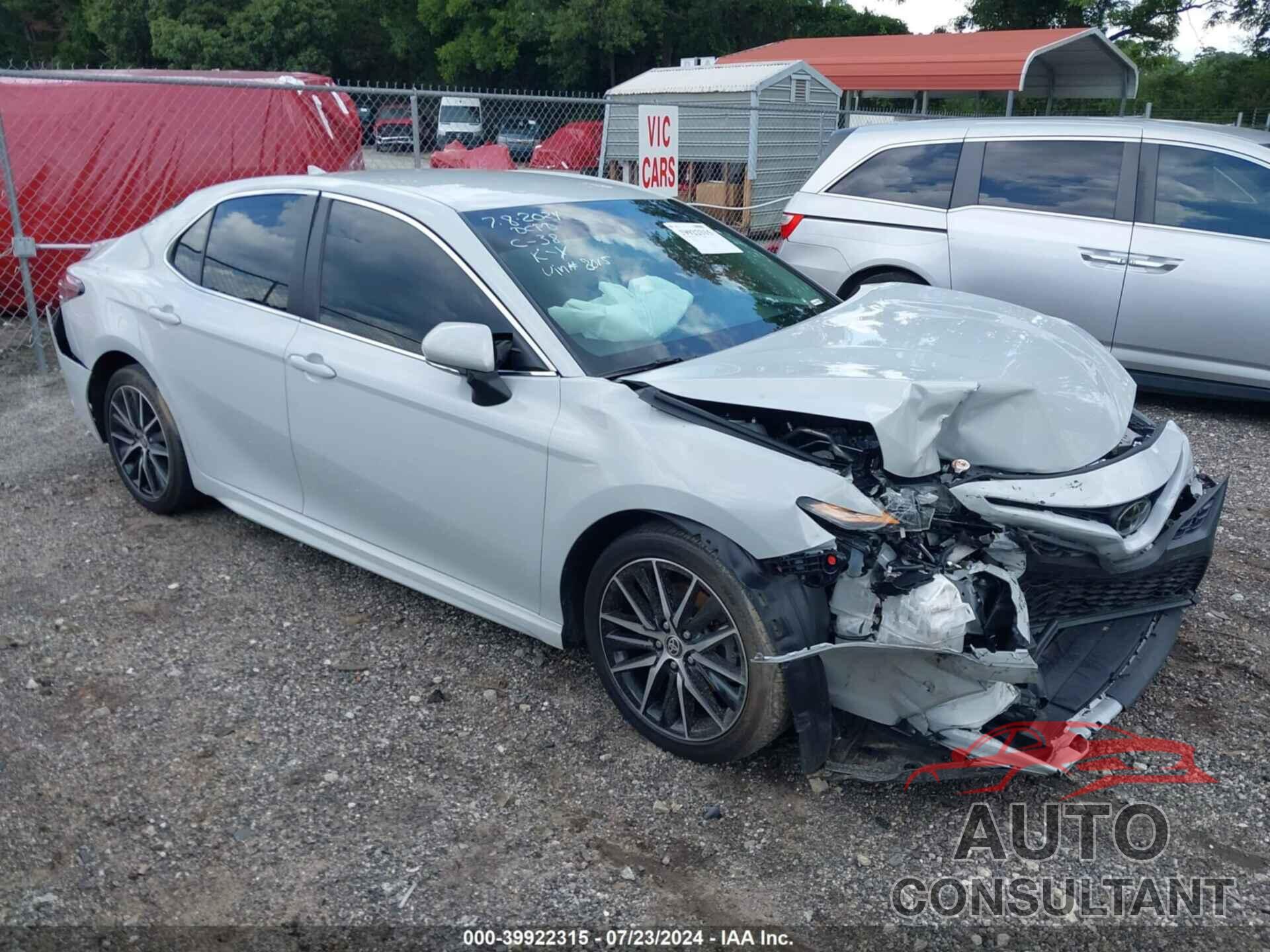 TOYOTA CAMRY 2023 - 4T1G11AK6PU098015