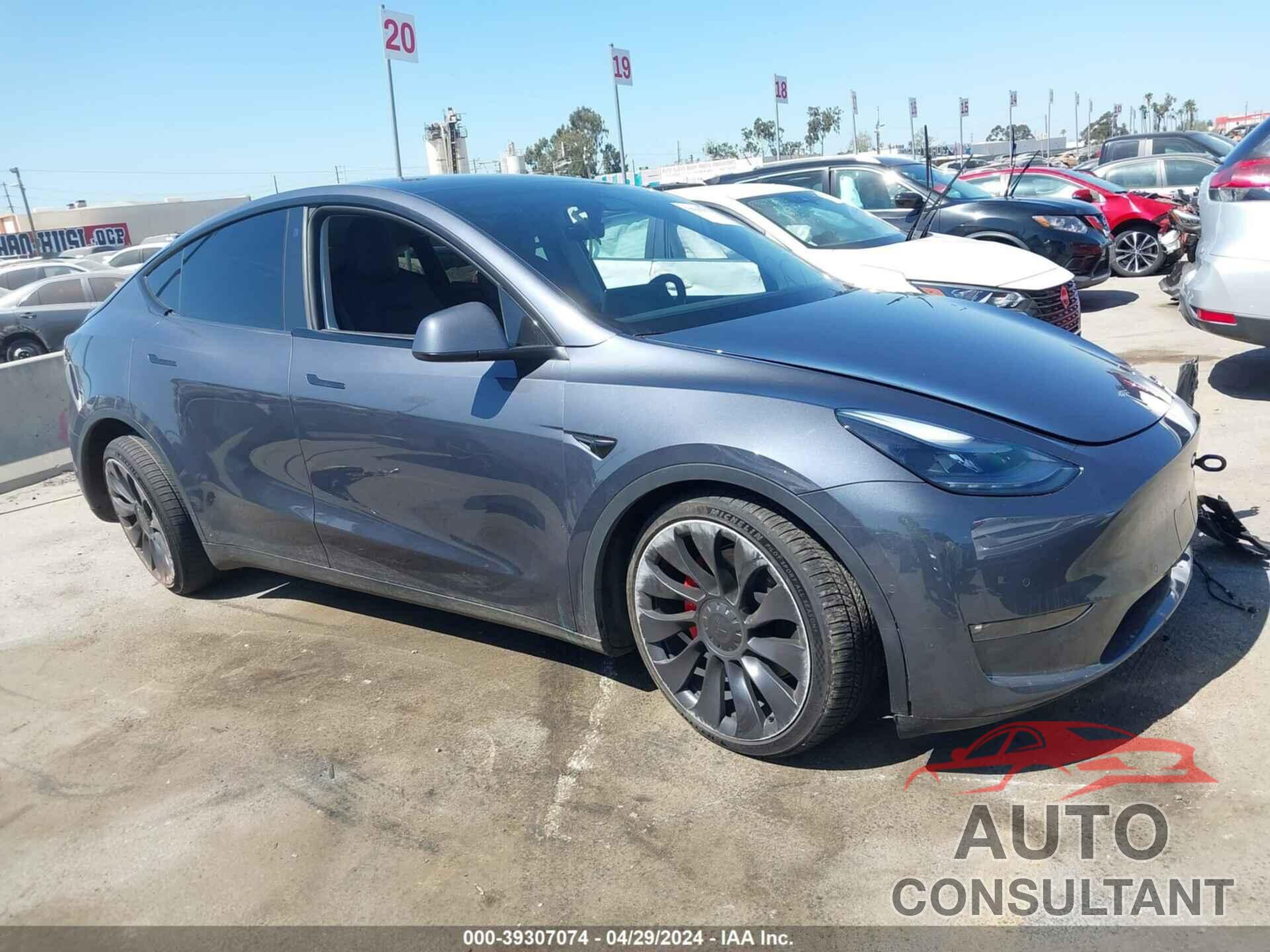 TESLA MODEL Y 2022 - 7SAYGDEF9NF492607