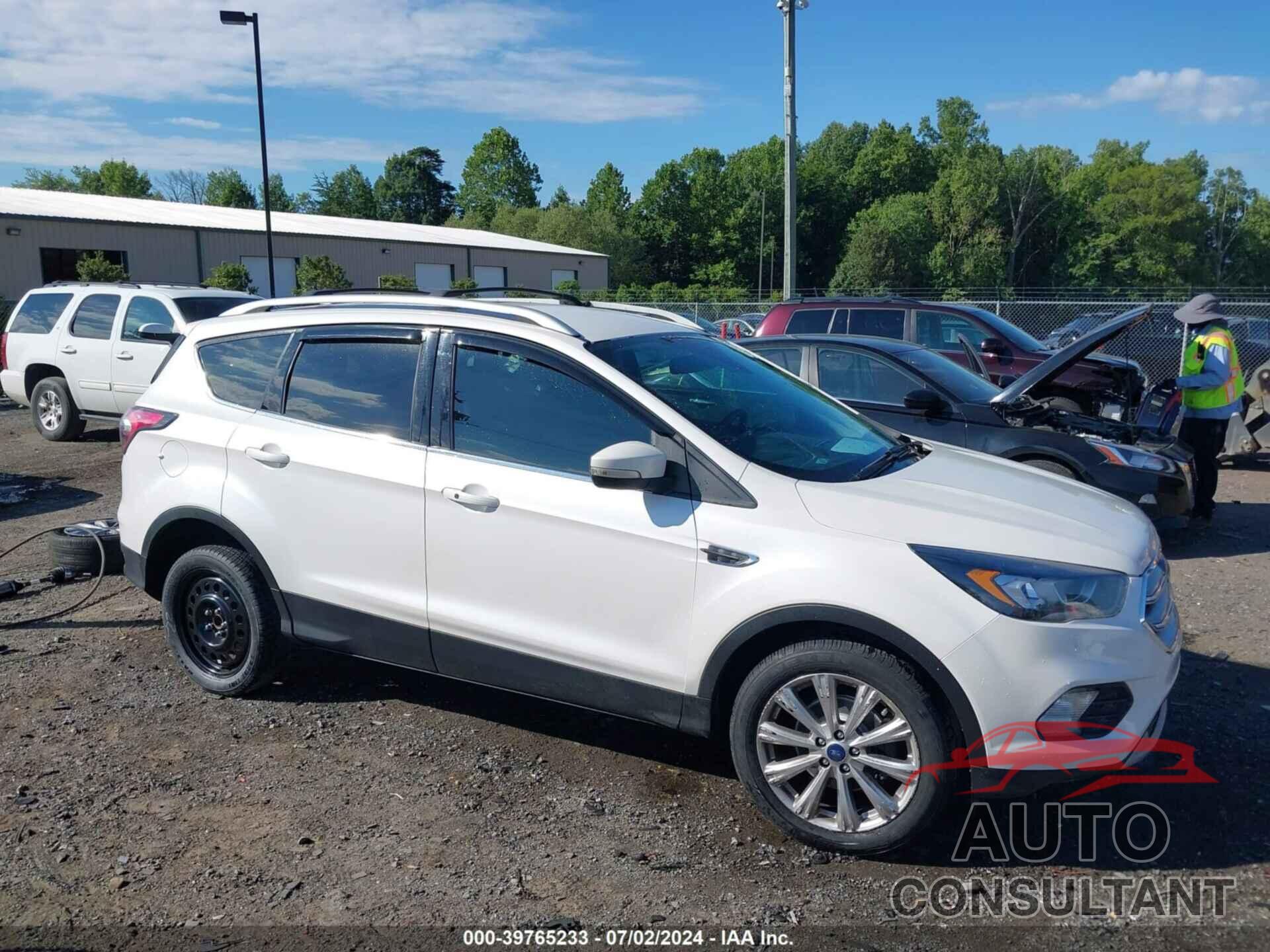 FORD ESCAPE 2017 - 1FMCU0JD8HUB35391