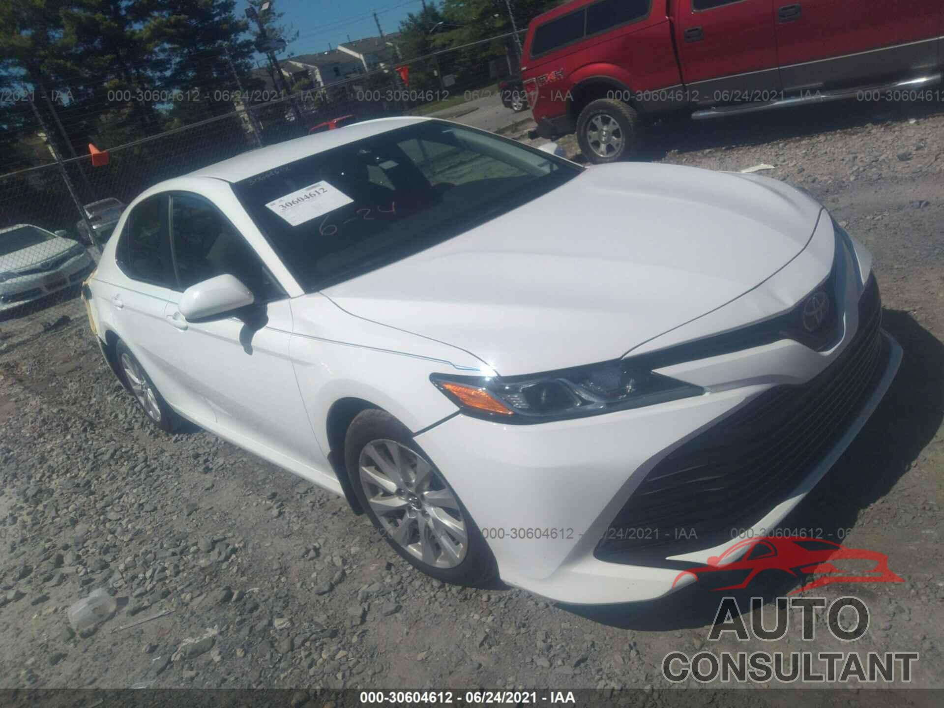 TOYOTA CAMRY 2018 - 4T1B11HK0JU099233