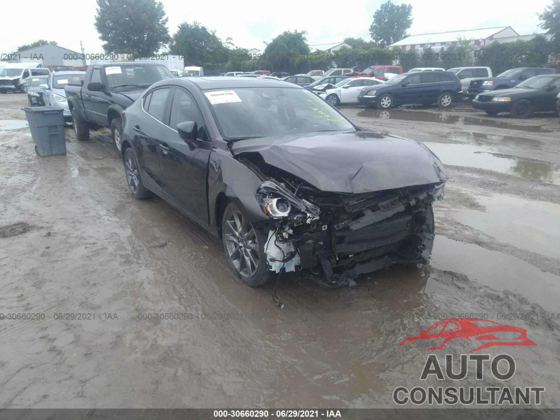 MAZDA MAZDA3 4-DOOR 2018 - 3MZBN1W32JM272448