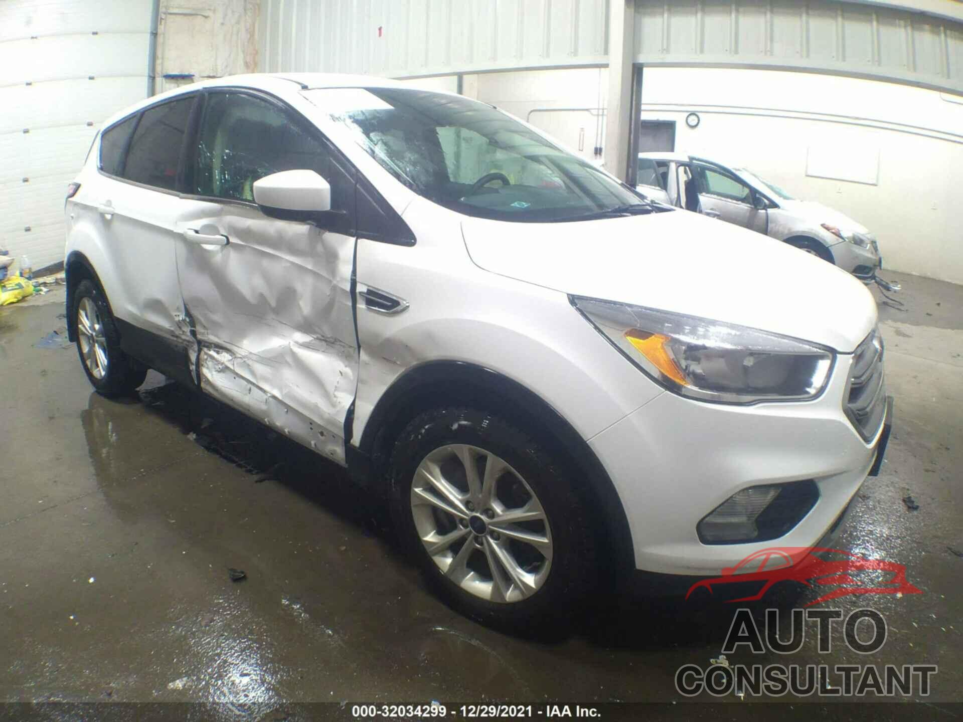 FORD ESCAPE 2017 - 1FMCU9GD8HUD12937