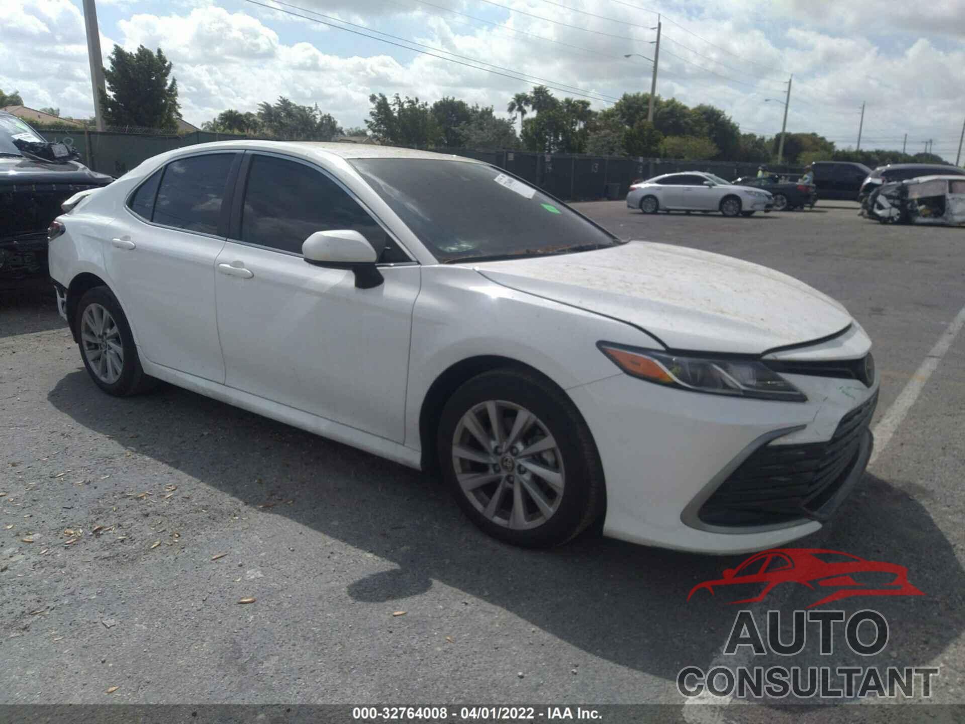 TOYOTA CAMRY 2021 - 4T1C11AK4MU586034