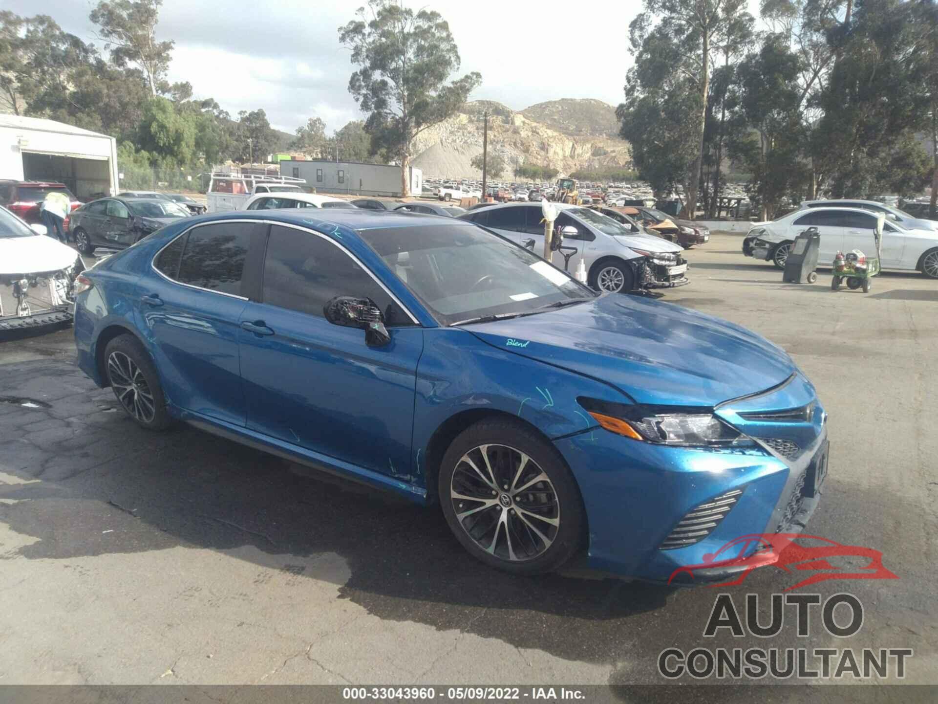 TOYOTA CAMRY 2018 - 4T1B11HK3JU053542