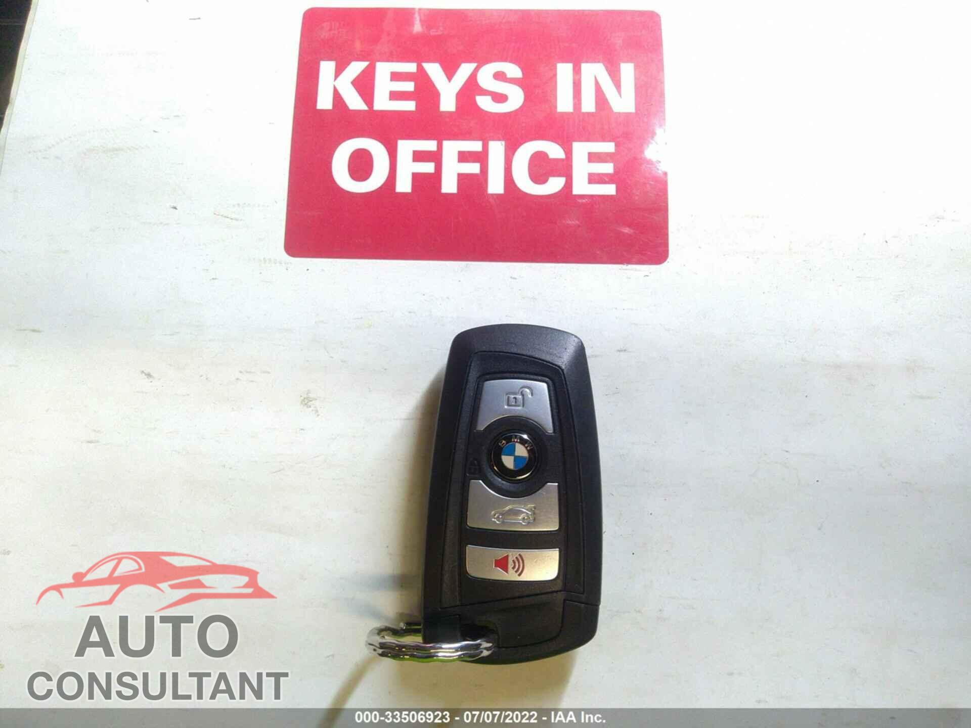 BMW 3 SERIES 2016 - WBA8E5G55GNU20656