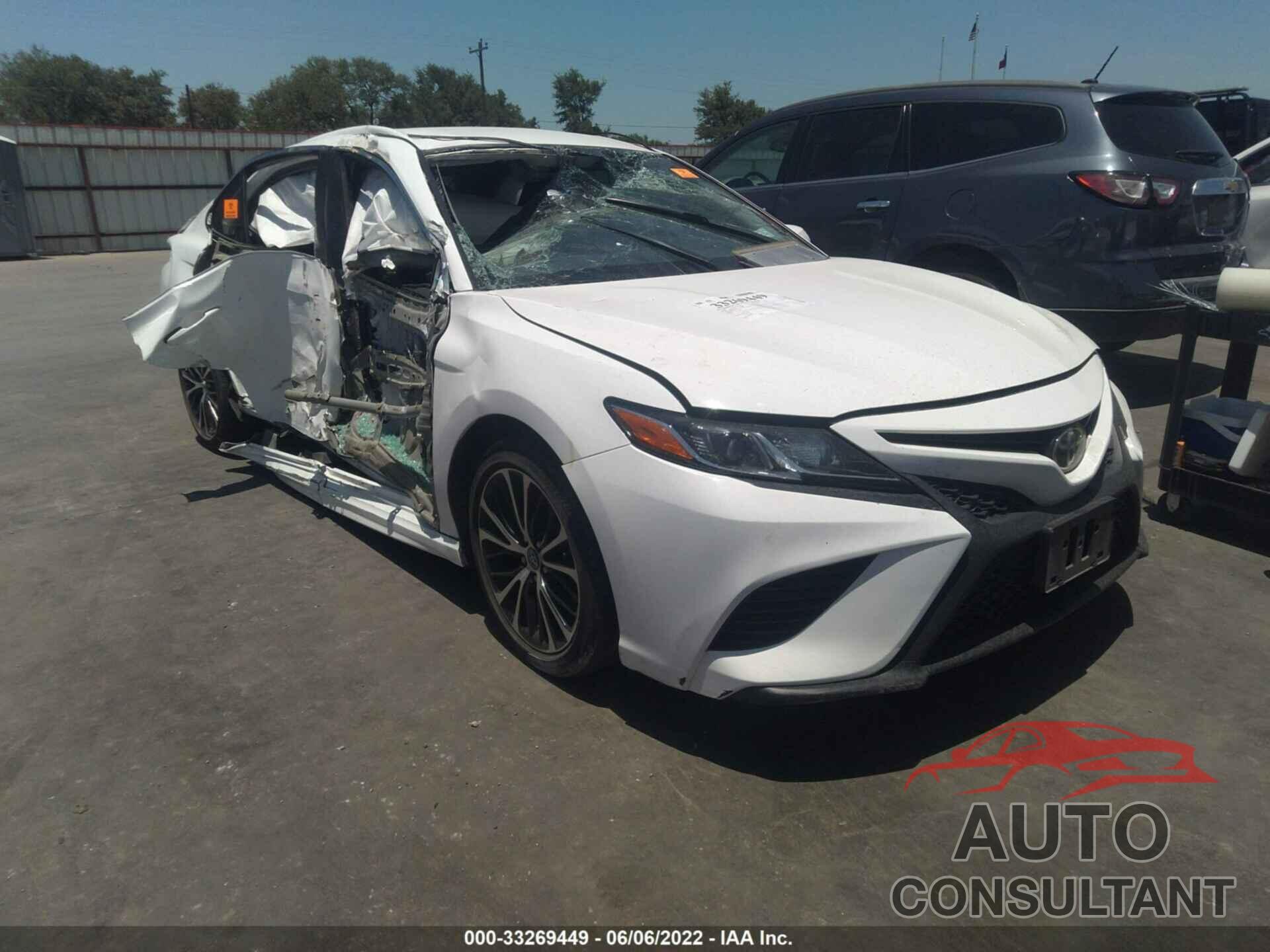 TOYOTA CAMRY 2018 - 4T1B11HK4JU553256