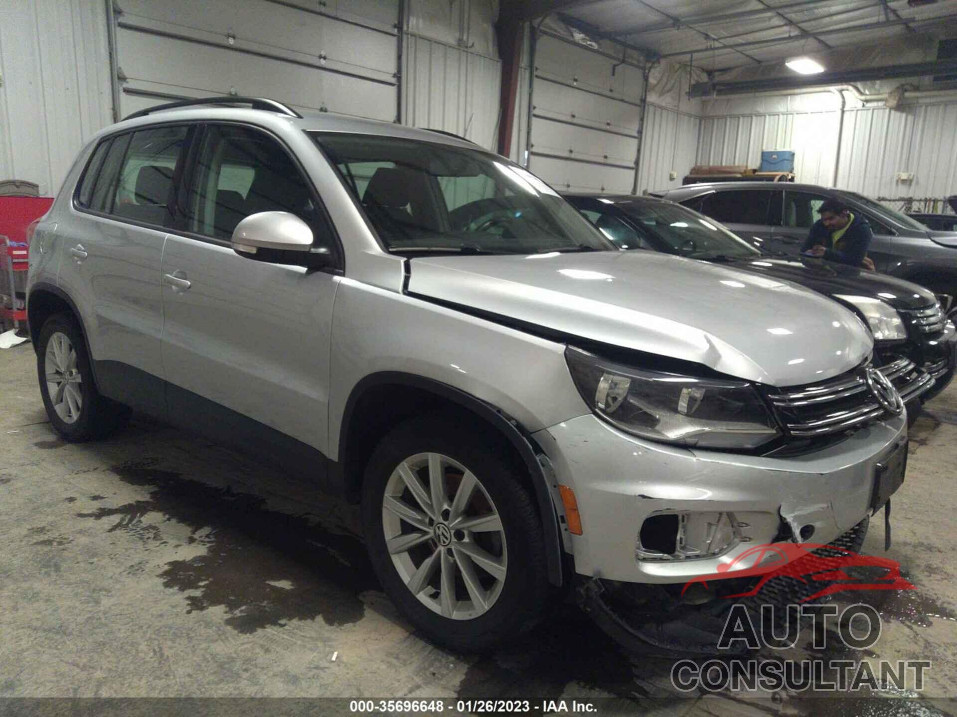 VOLKSWAGEN TIGUAN LIMITED 2018 - WVGBV7AX8JK000599