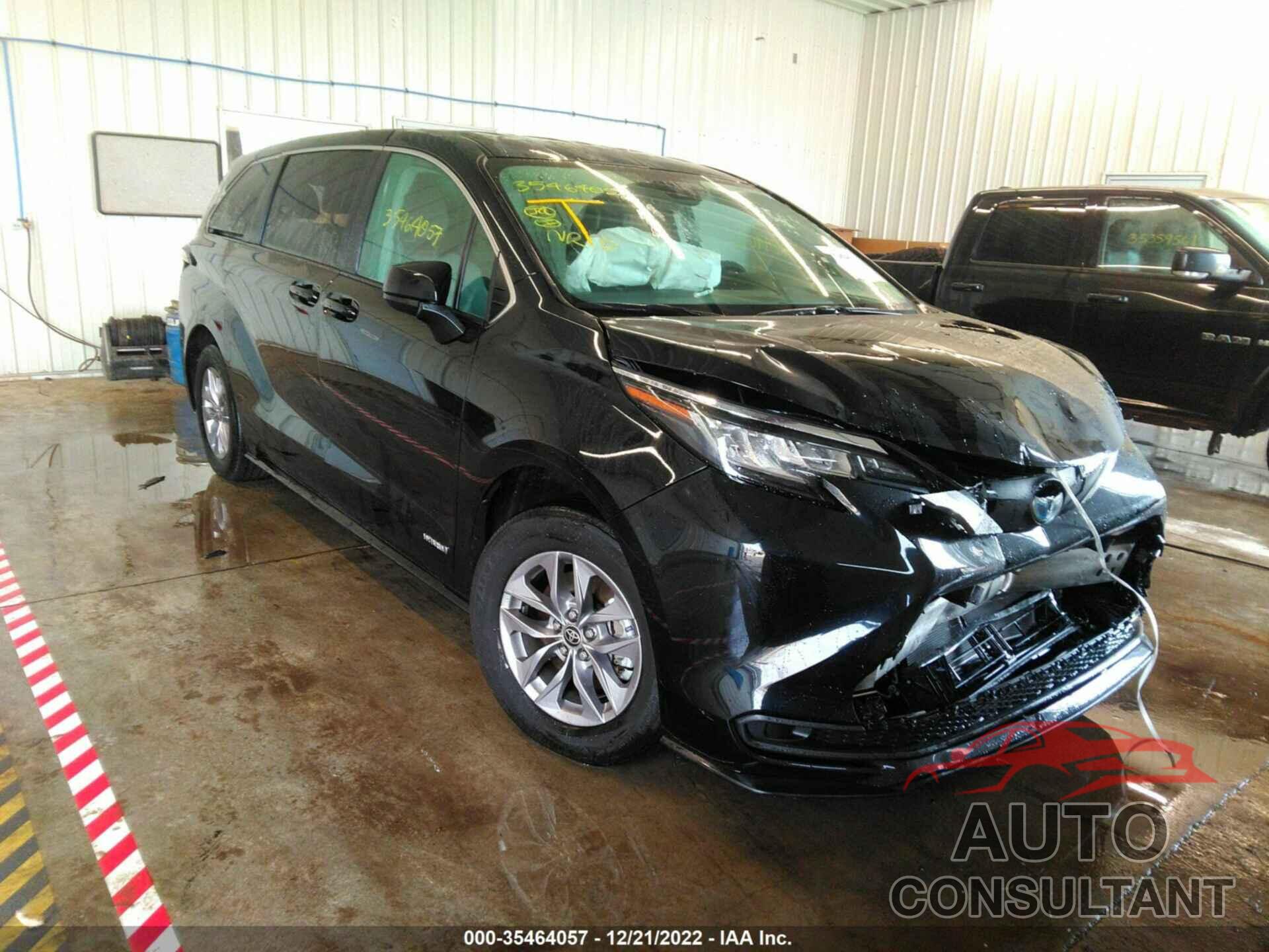 TOYOTA SIENNA 2021 - 5TDKRKEC3MS038208