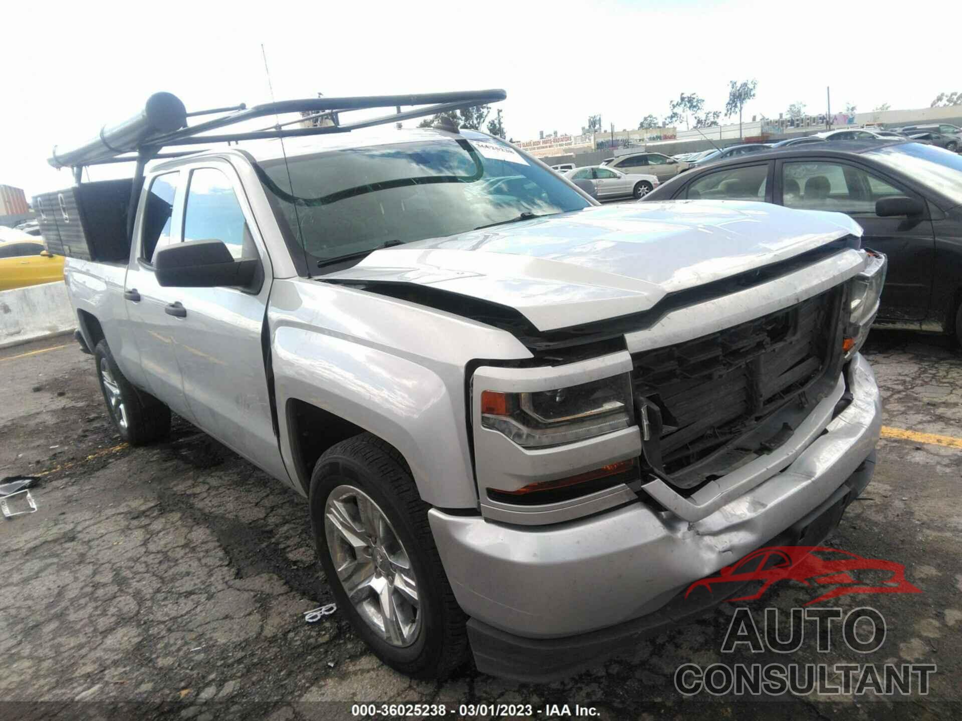 CHEVROLET SILVERADO 1500 2018 - 1GCRCPEC0JZ251964