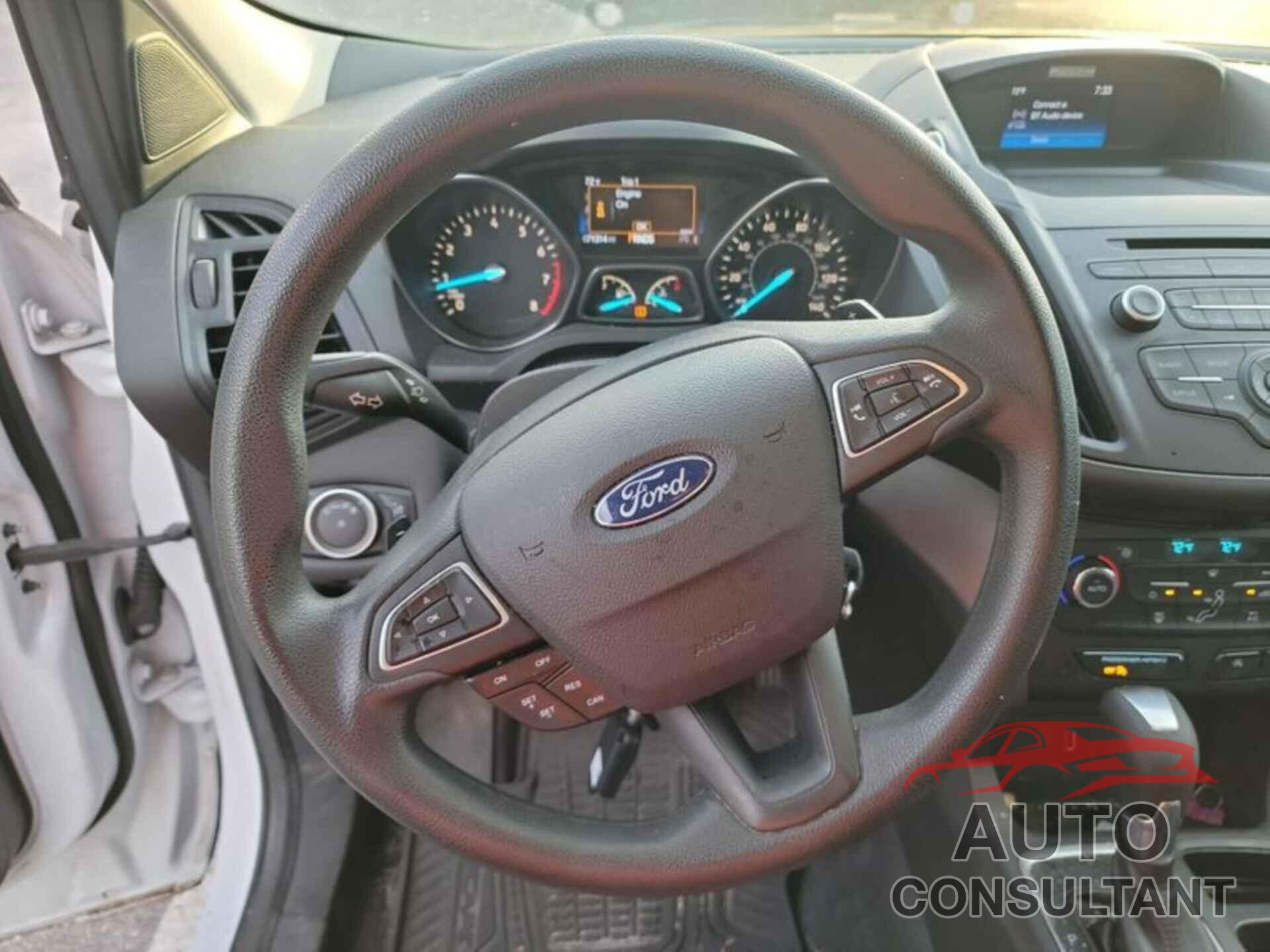 FORD ESCAPE 2017 - 1FMCU9GD3HUC73075