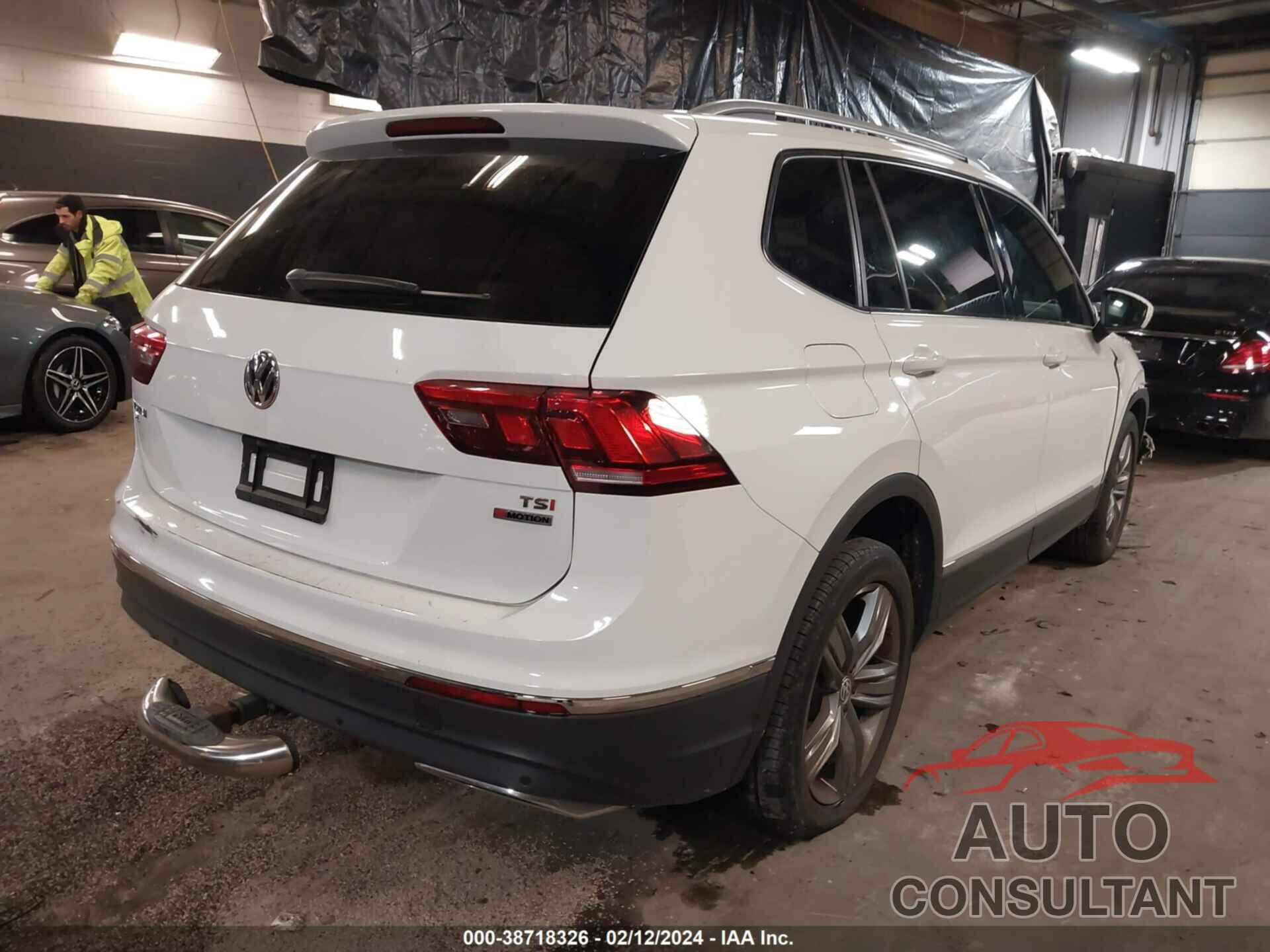 VOLKSWAGEN TIGUAN 2018 - 3VV4B7AX9JM215960