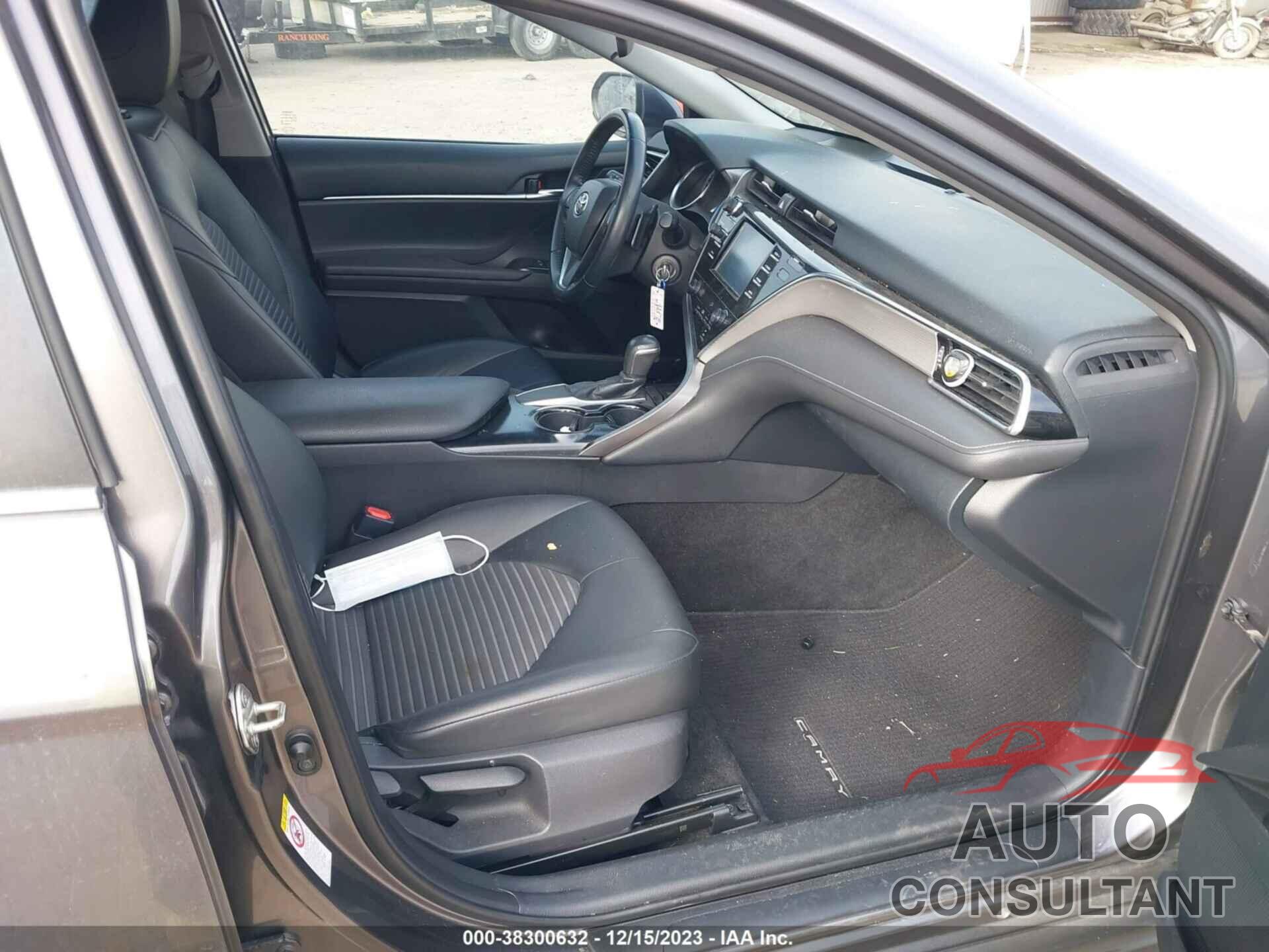 TOYOTA CAMRY 2018 - 4T1B11HK0JU542870