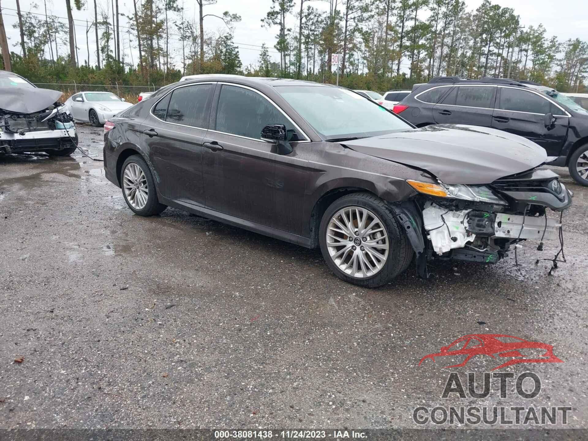 TOYOTA CAMRY 2018 - 4T1B11HK0JU100817
