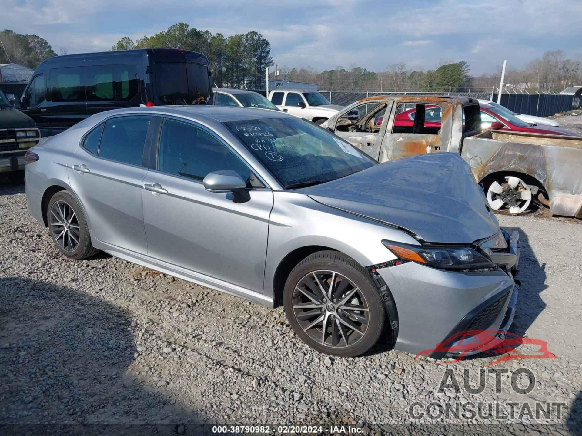 TOYOTA CAMRY 2022 - 4T1G11AK9NU683619