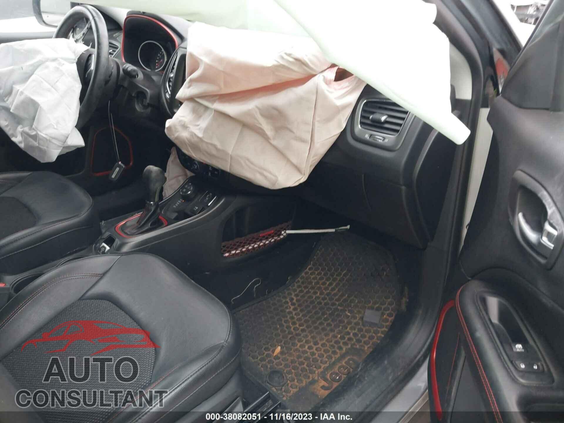 JEEP COMPASS 2019 - 3C4NJDDB2KT667941