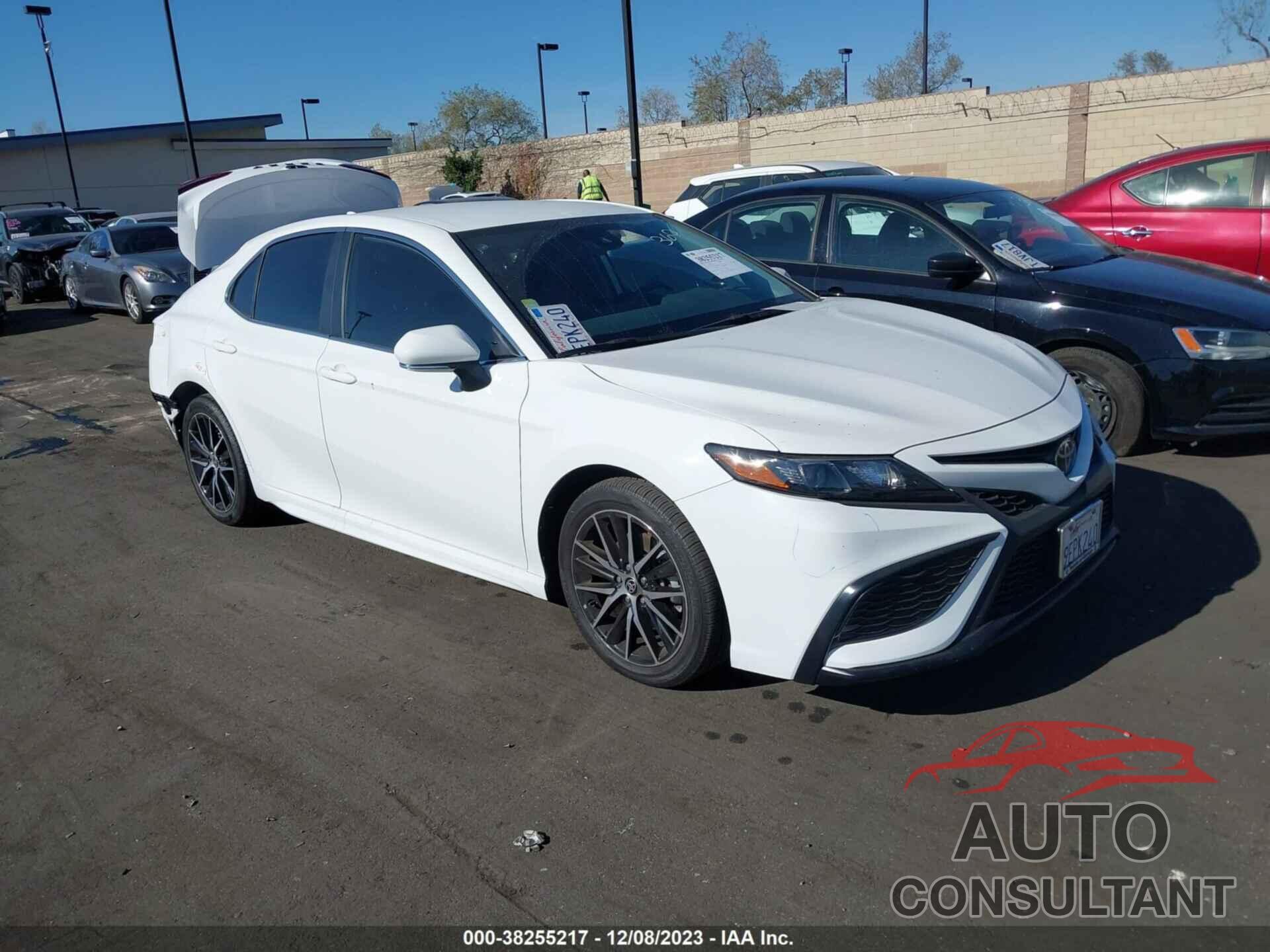 TOYOTA CAMRY 2023 - 4T1G11AK6PU774107