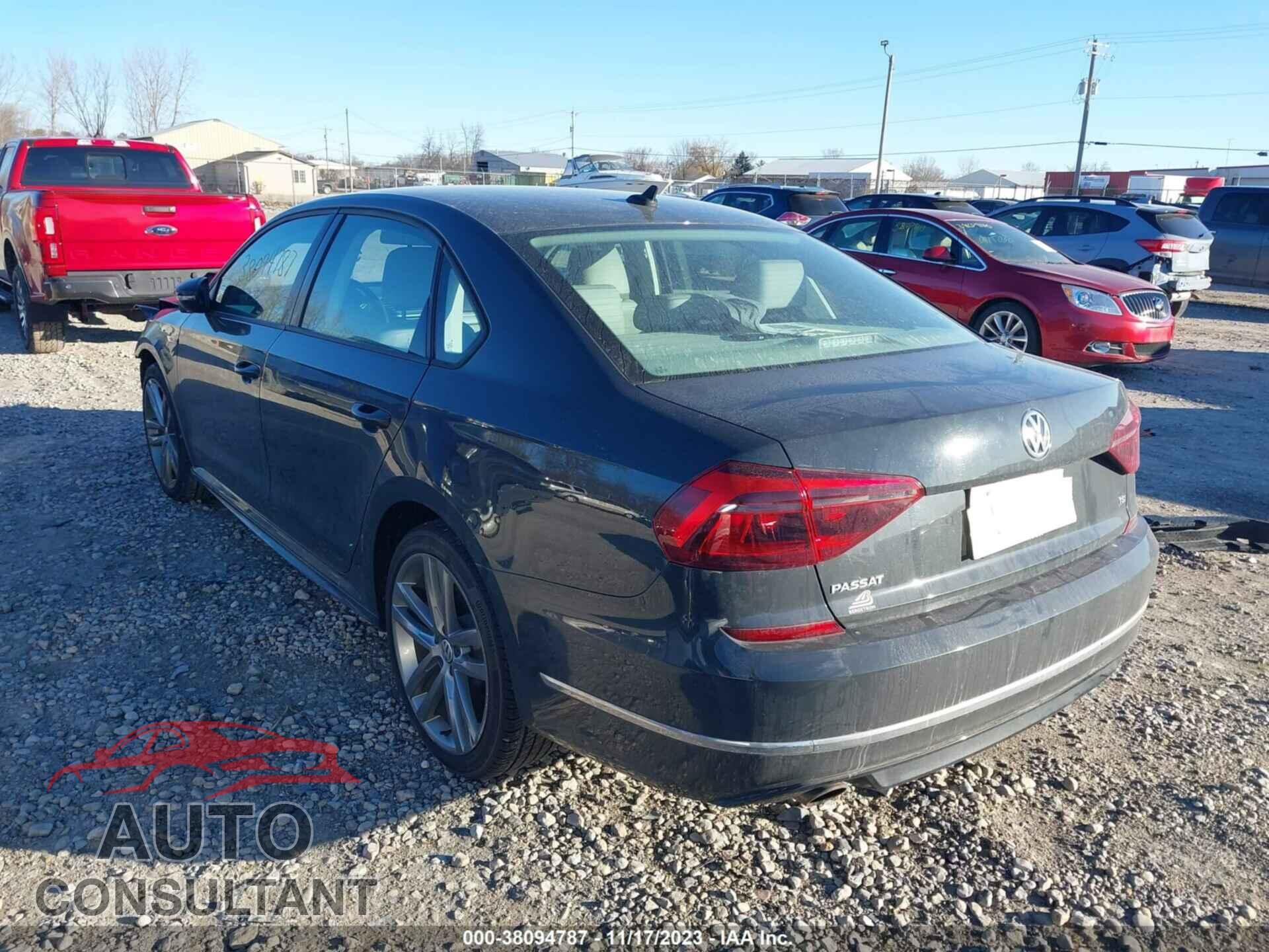 VOLKSWAGEN PASSAT 2018 - 1VWAA7A35JC001063