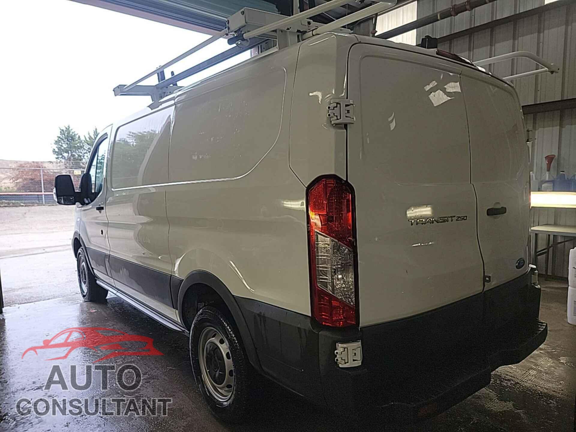 FORD TRANSIT 2017 - 1FTYR1YMXHKB43592
