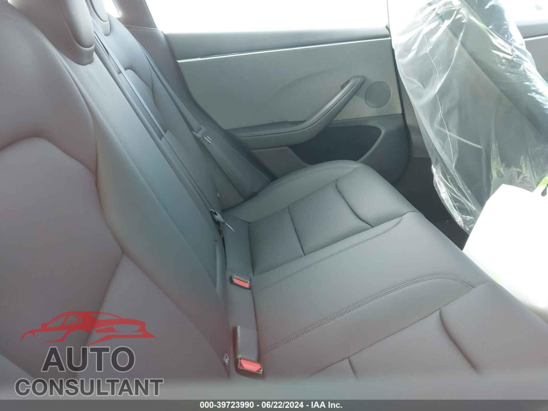 TESLA MODEL 3 2024 - 5YJ3E1EA4RF748805
