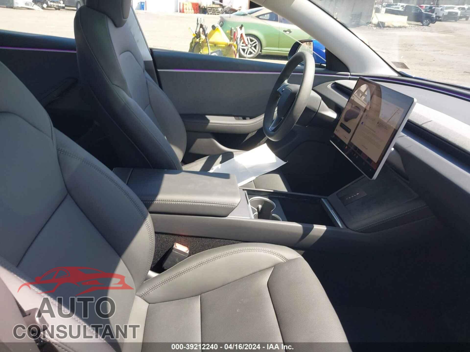 TESLA MODEL 3 2024 - 5YJ3E1EA7RF728452