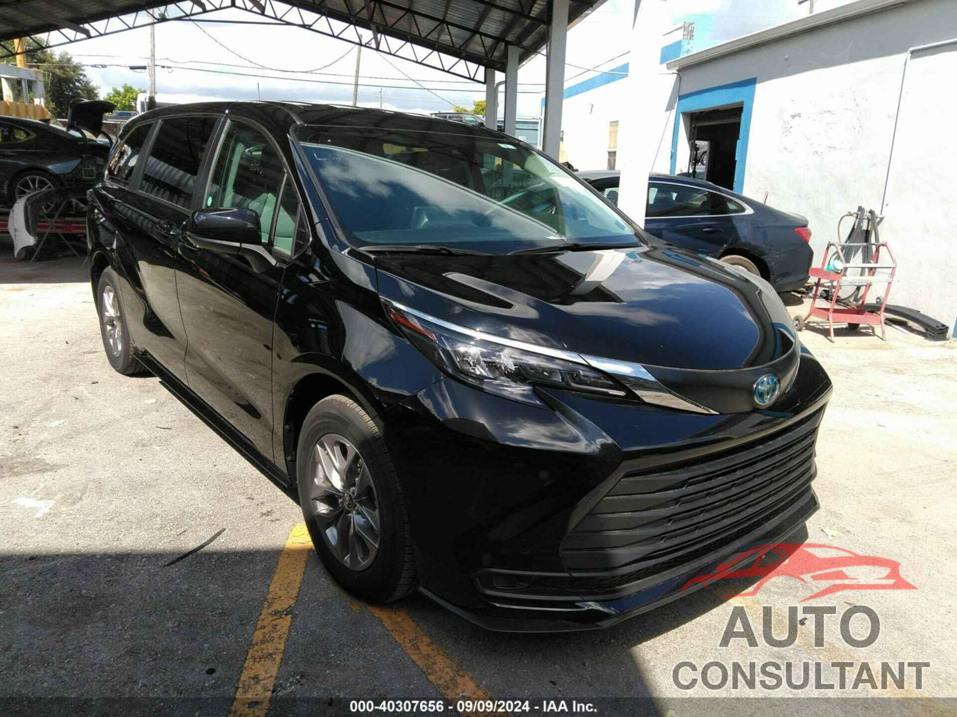 TOYOTA SIENNA 2024 - 5TDKRKEC5RS181250