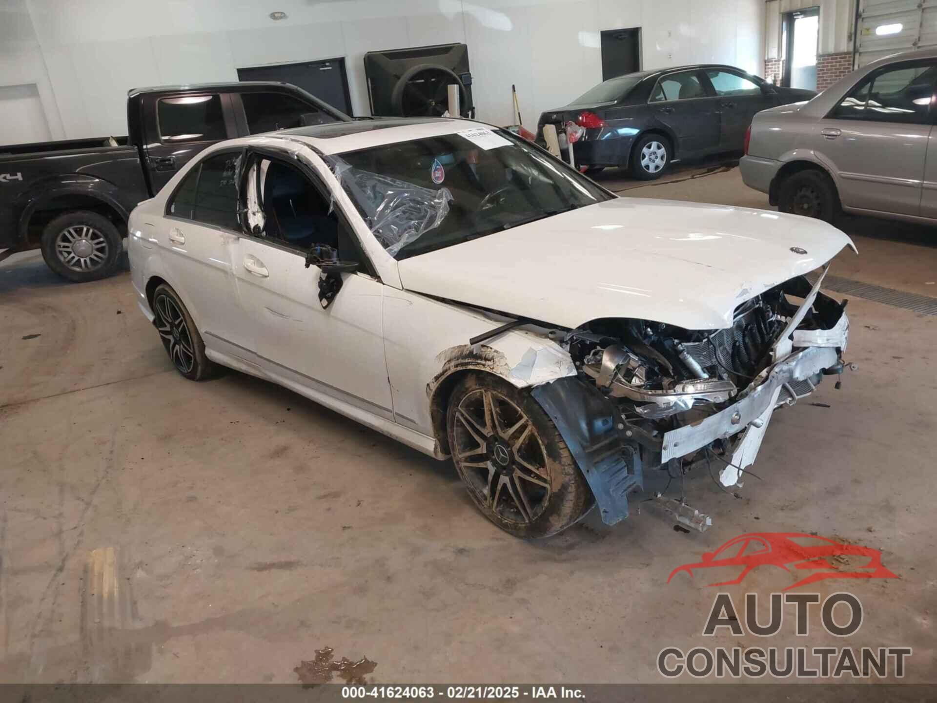MERCEDES-BENZ C 300 2013 - WDDGF8AB2DR276926