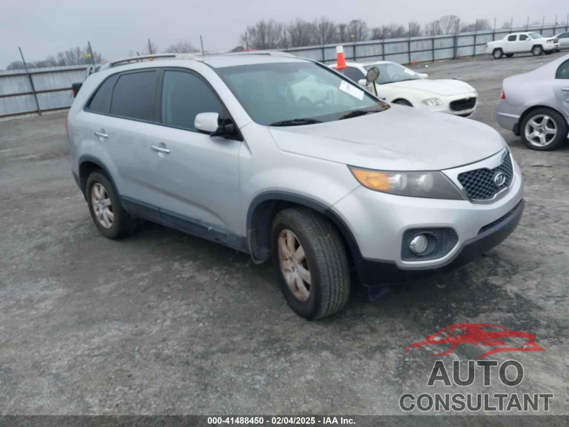 KIA SORENTO 2011 - 5XYKT3A14BG151915