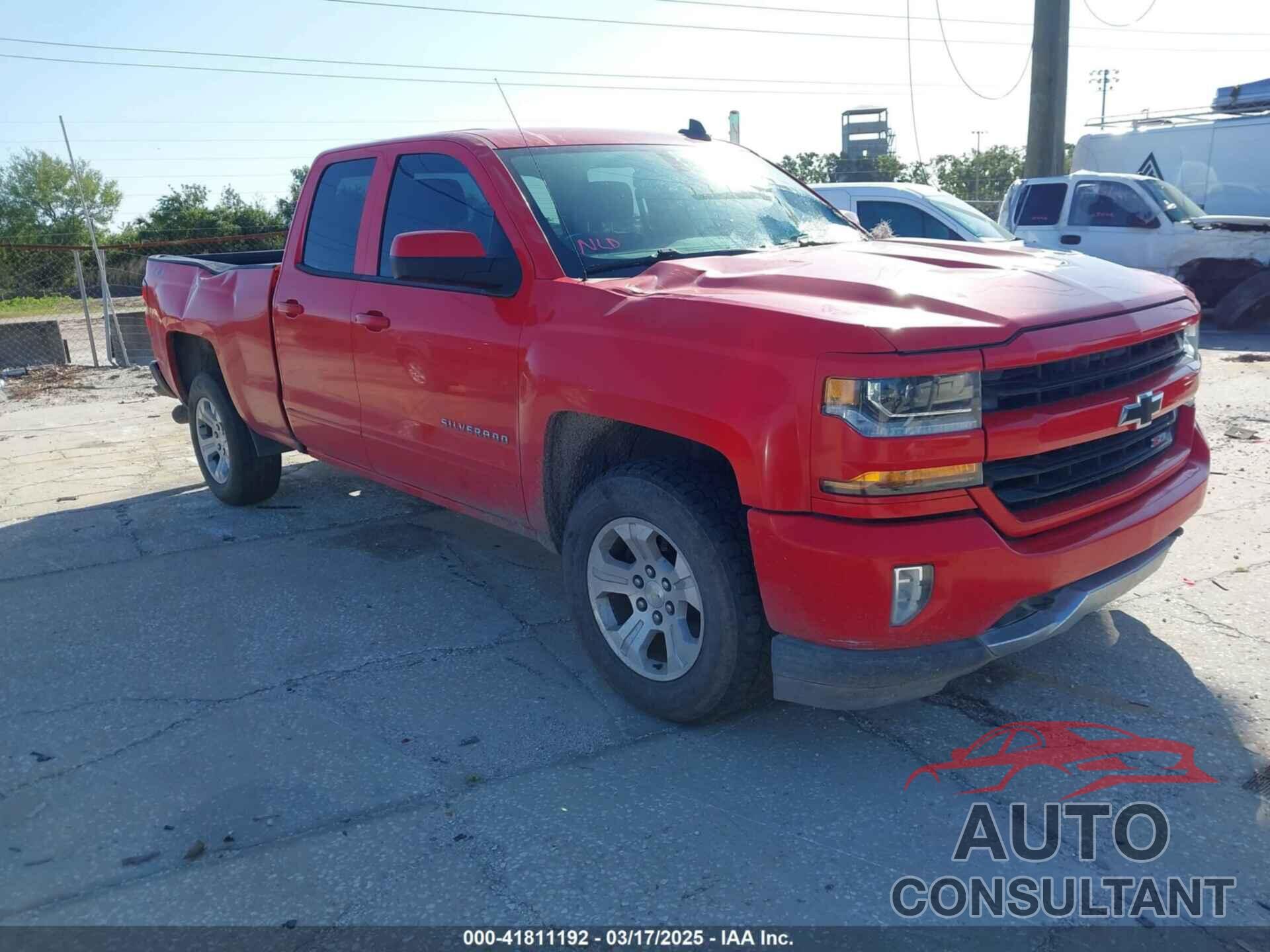 CHEVROLET SILVERADO 1500 2018 - 1GCVKREH2JZ100326