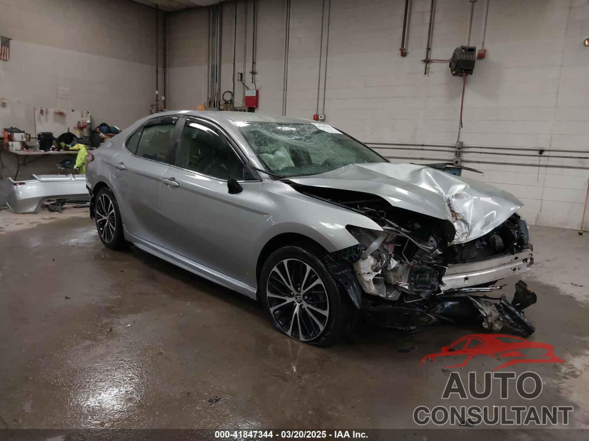 TOYOTA CAMRY 2018 - 4T1B11HKXJU672462