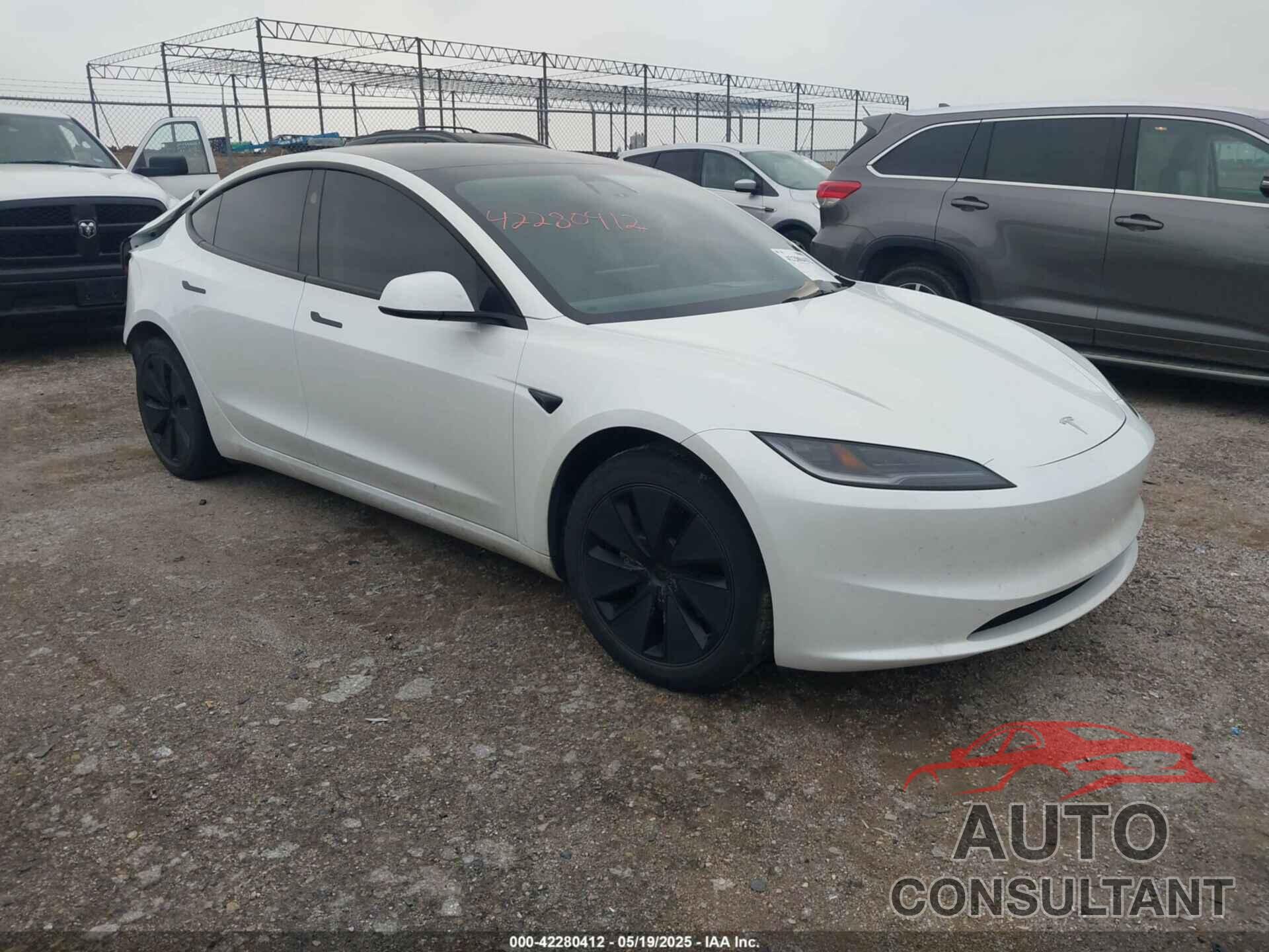 TESLA MODEL 3 2024 - 5YJ3E1EA2RF731579