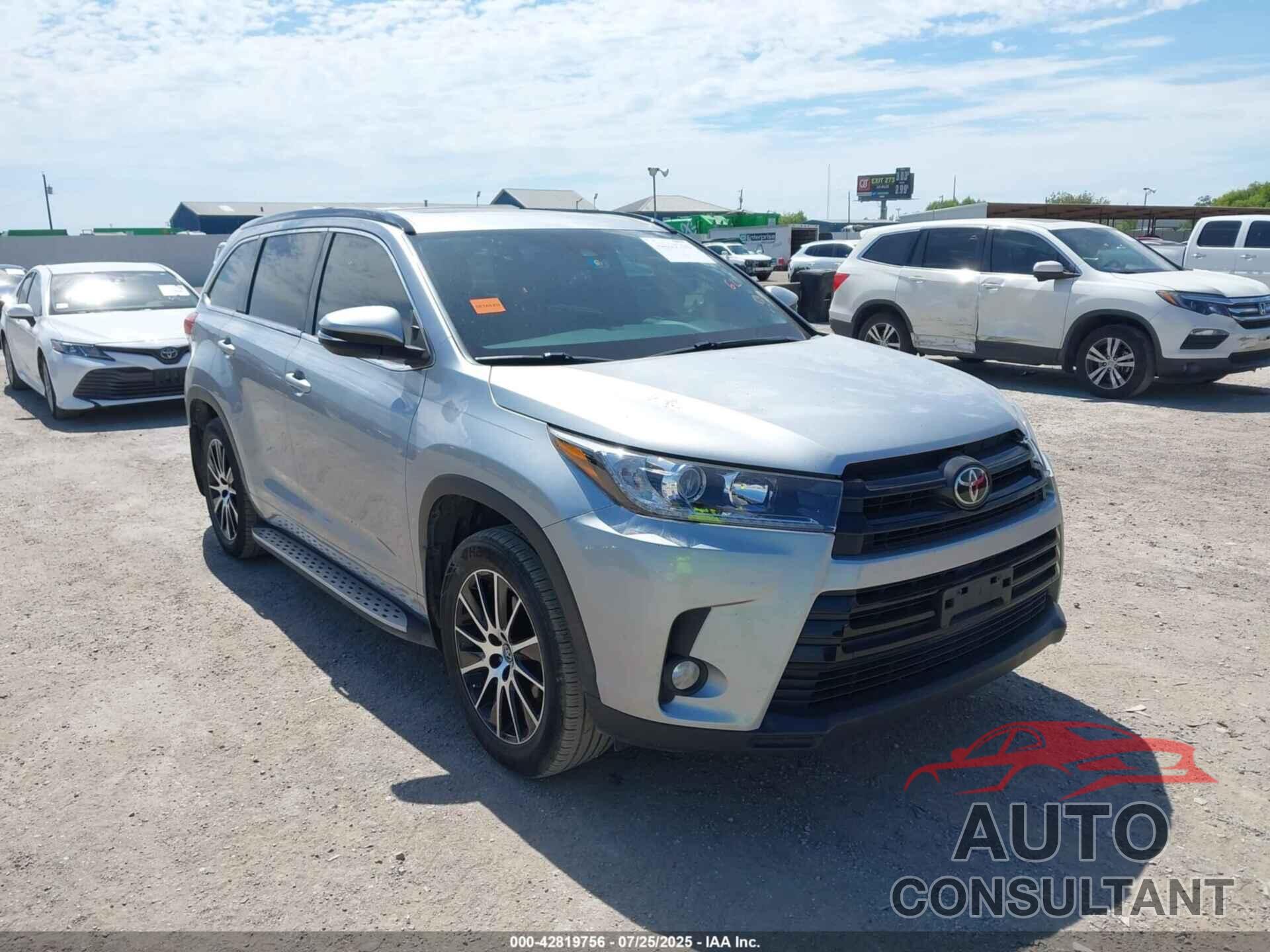 TOYOTA HIGHLANDER 2017 - 5TDKZRFH0HS516805