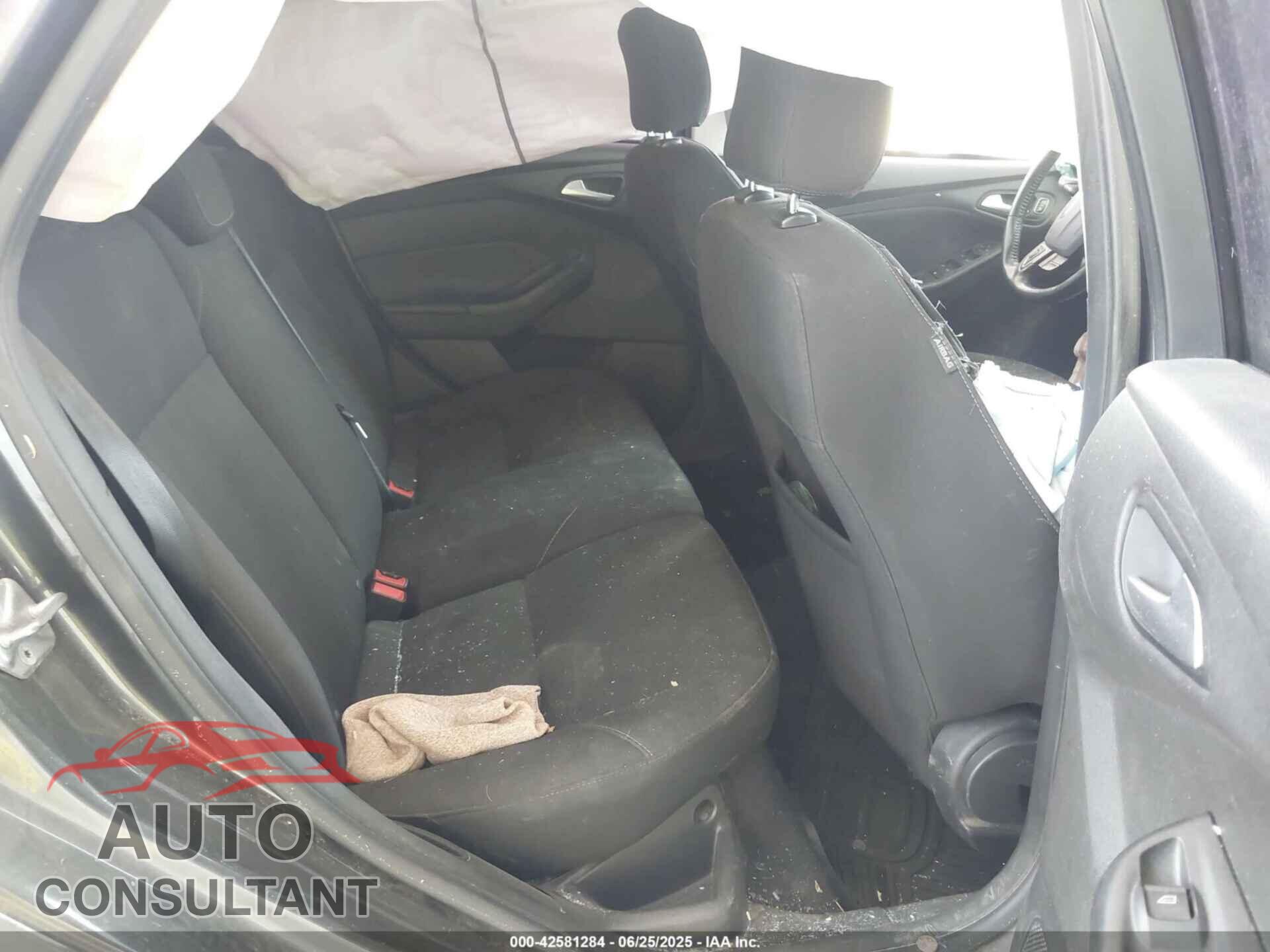 FORD FOCUS 2016 - 1FADP3K2XGL238417