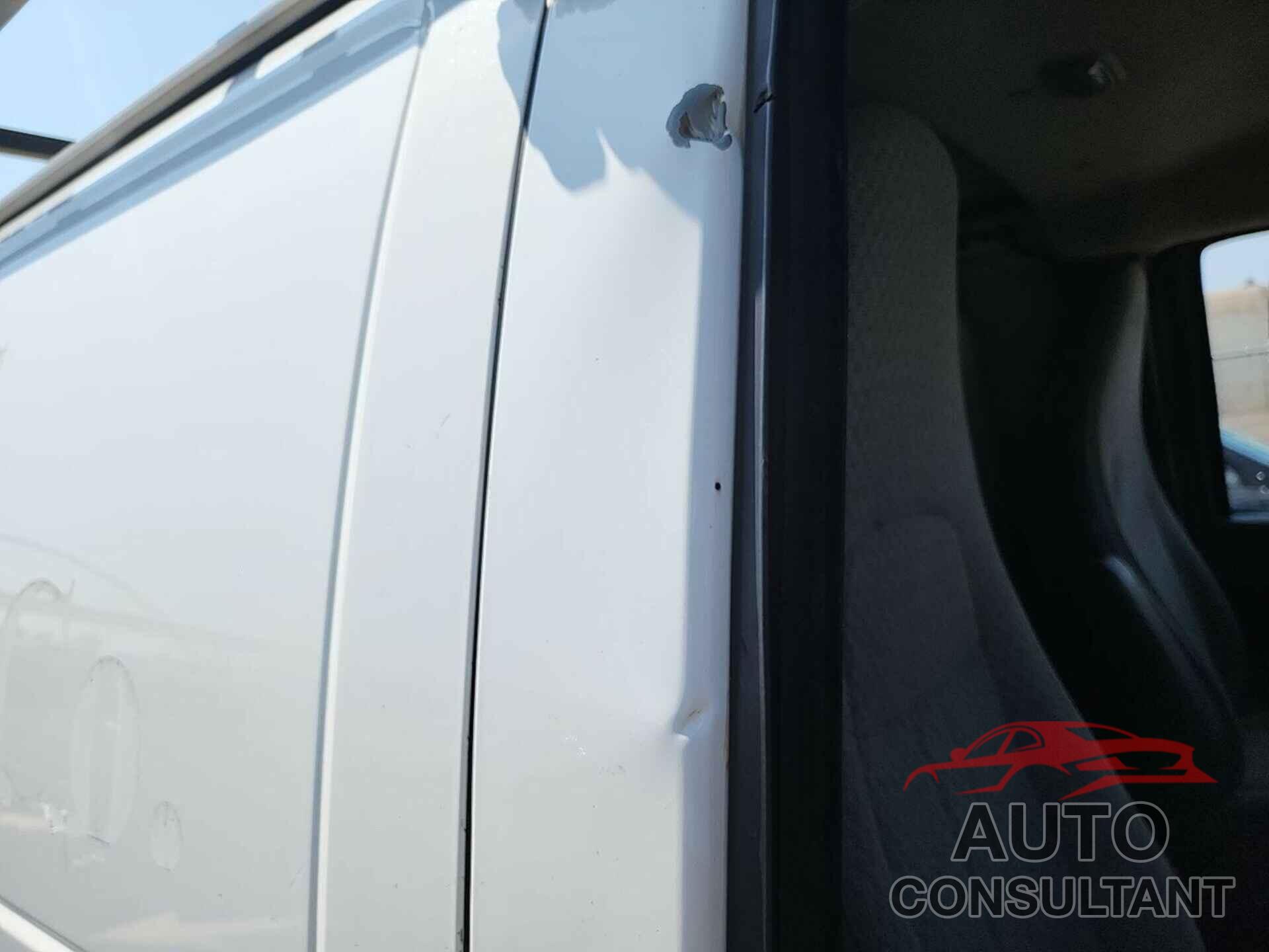 CHEVROLET EXPRESS G2500 2015 - 1GCWGFCF3F1123576