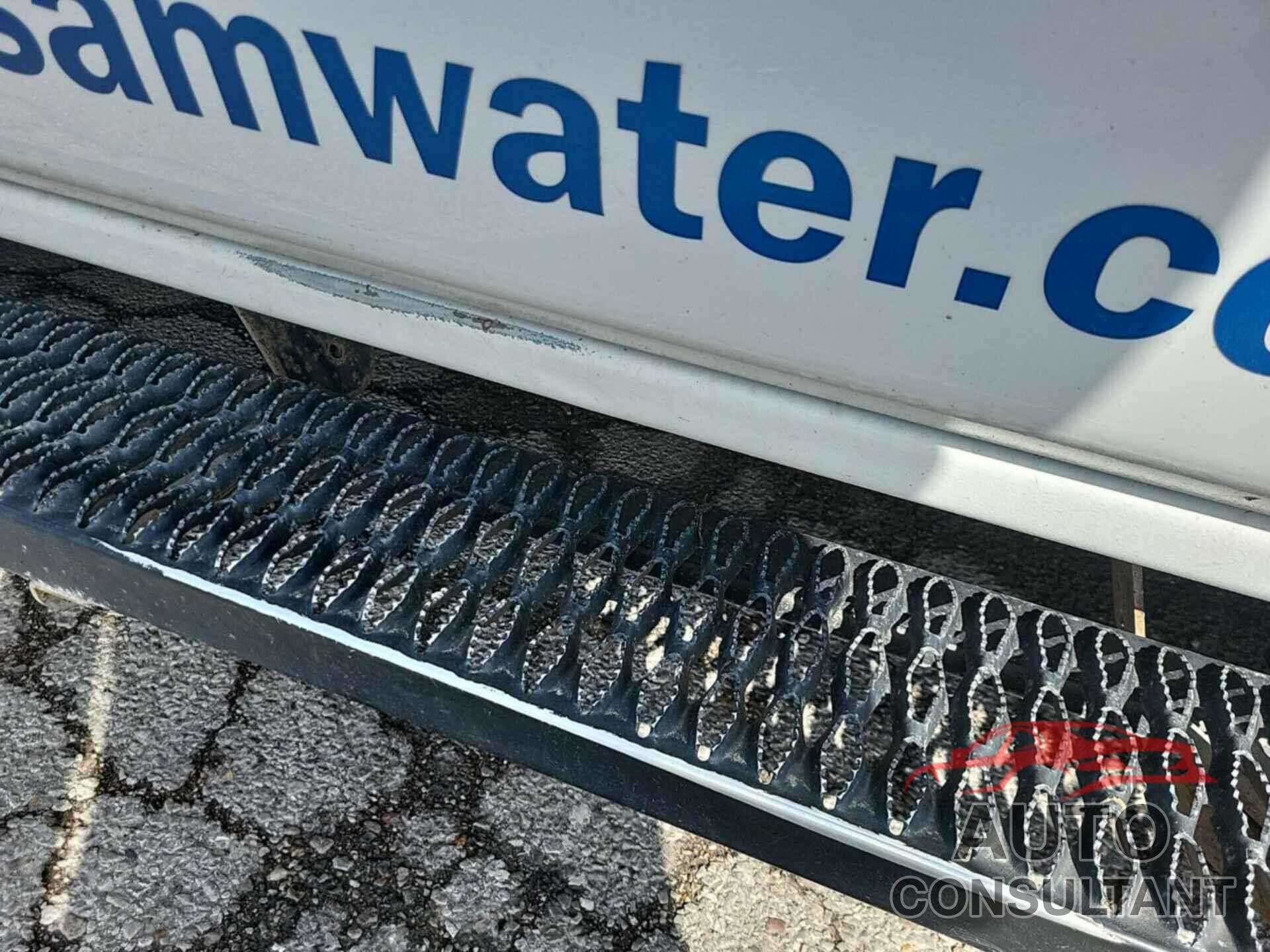 CHEVROLET SILVERADO 2018 - 1GCVKNEH7JZ272313