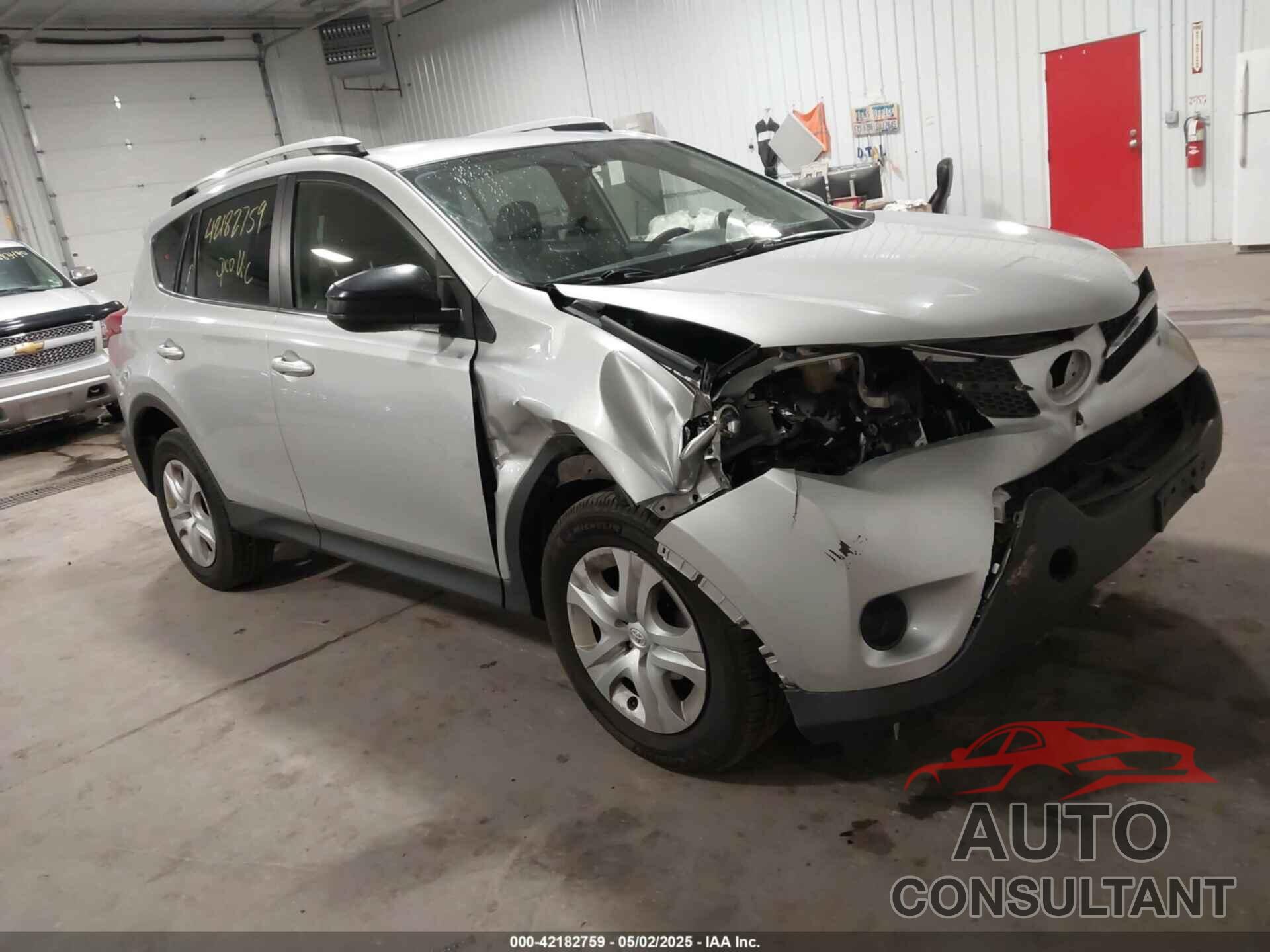 TOYOTA RAV4 2015 - JTMBFREV8FJ034352