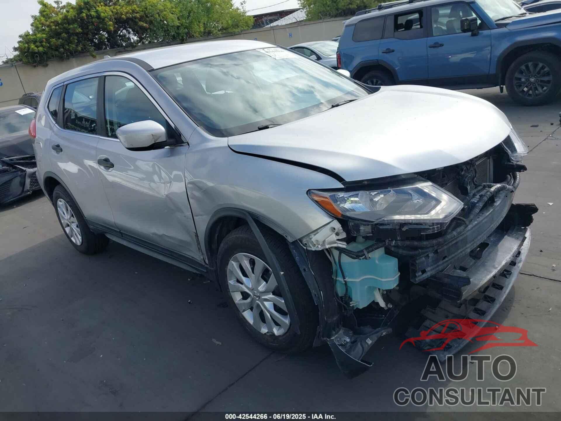 NISSAN ROGUE 2017 - KNMAT2MT5HP539695