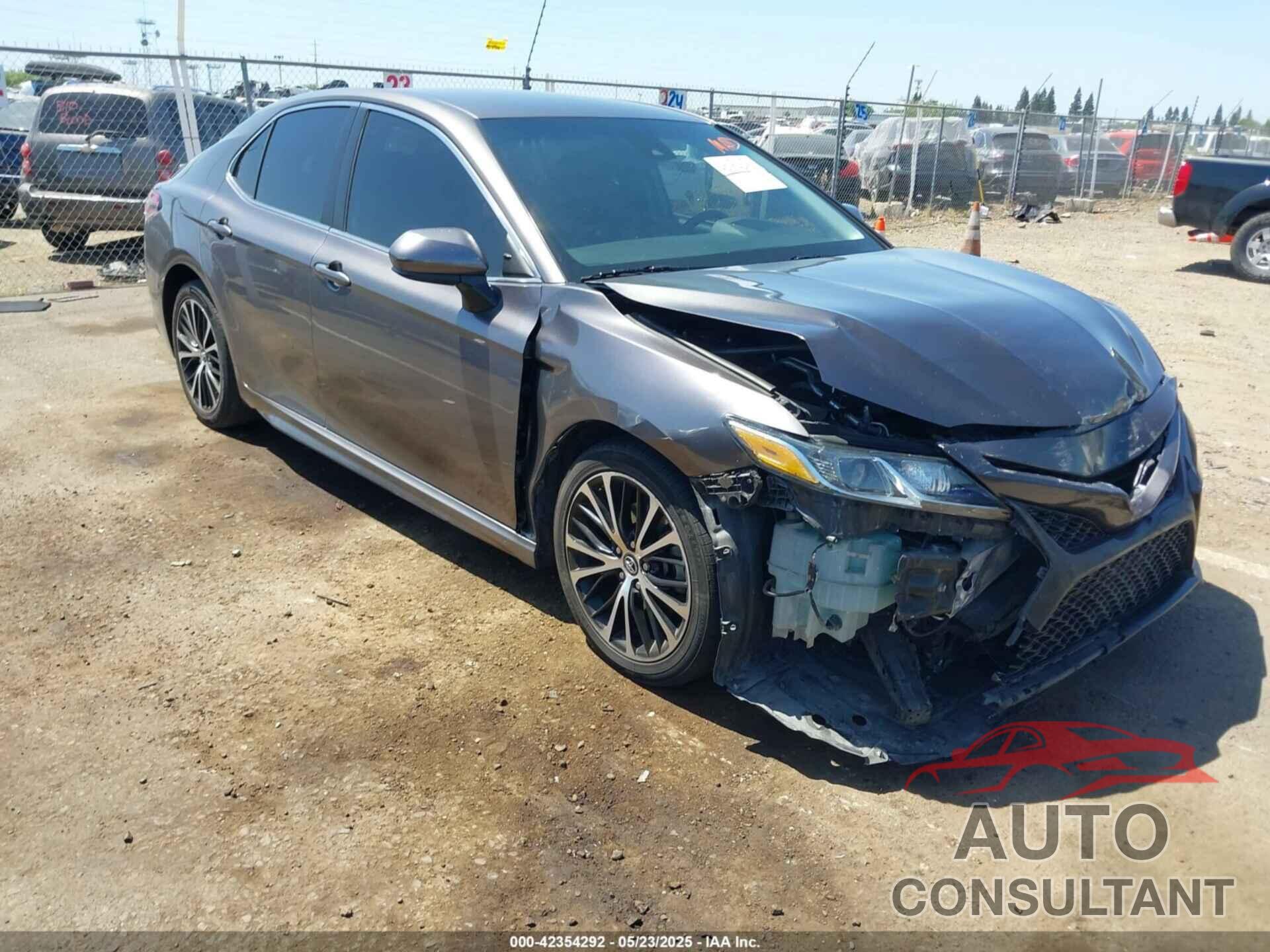 TOYOTA CAMRY 2018 - 4T1B11HK1JU090508
