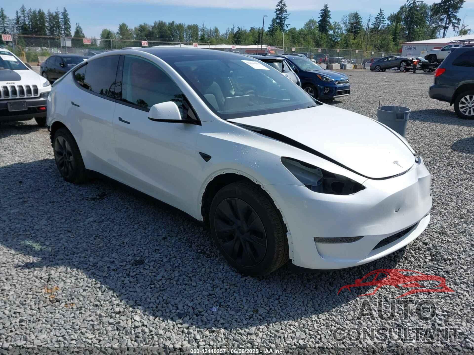 TESLA MODEL Y 2025 - 7SAYGDED8SA351745